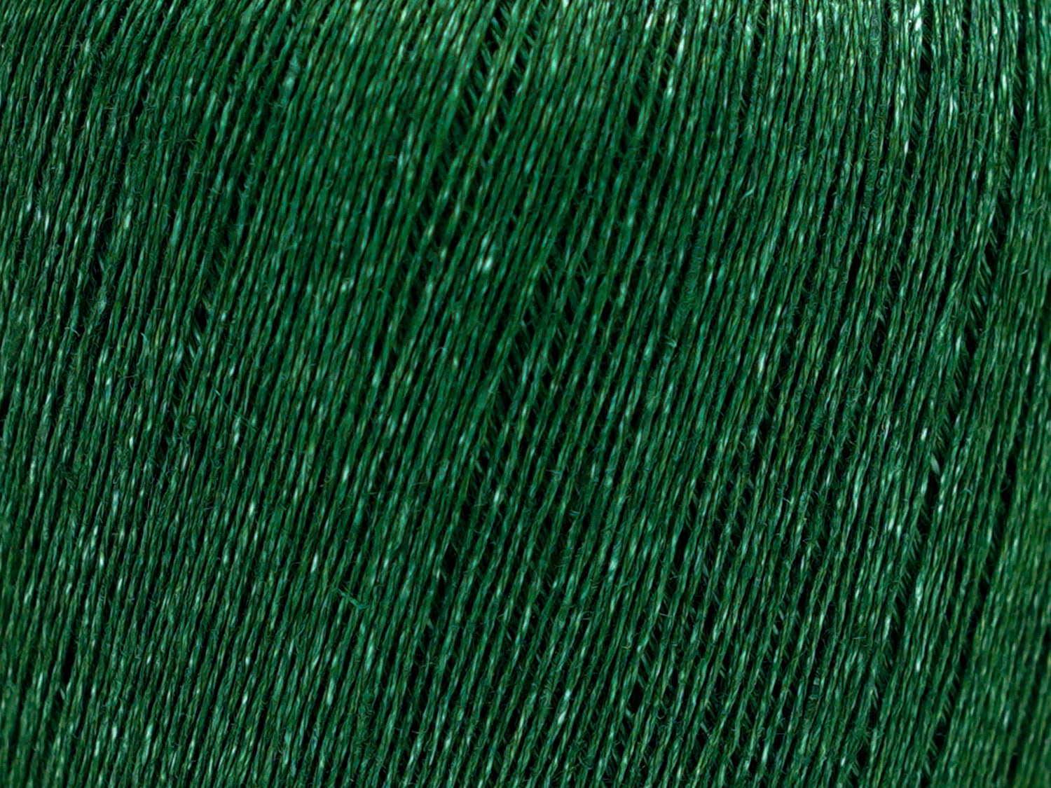 100% linen yarn in green mélange color 100g./600m.