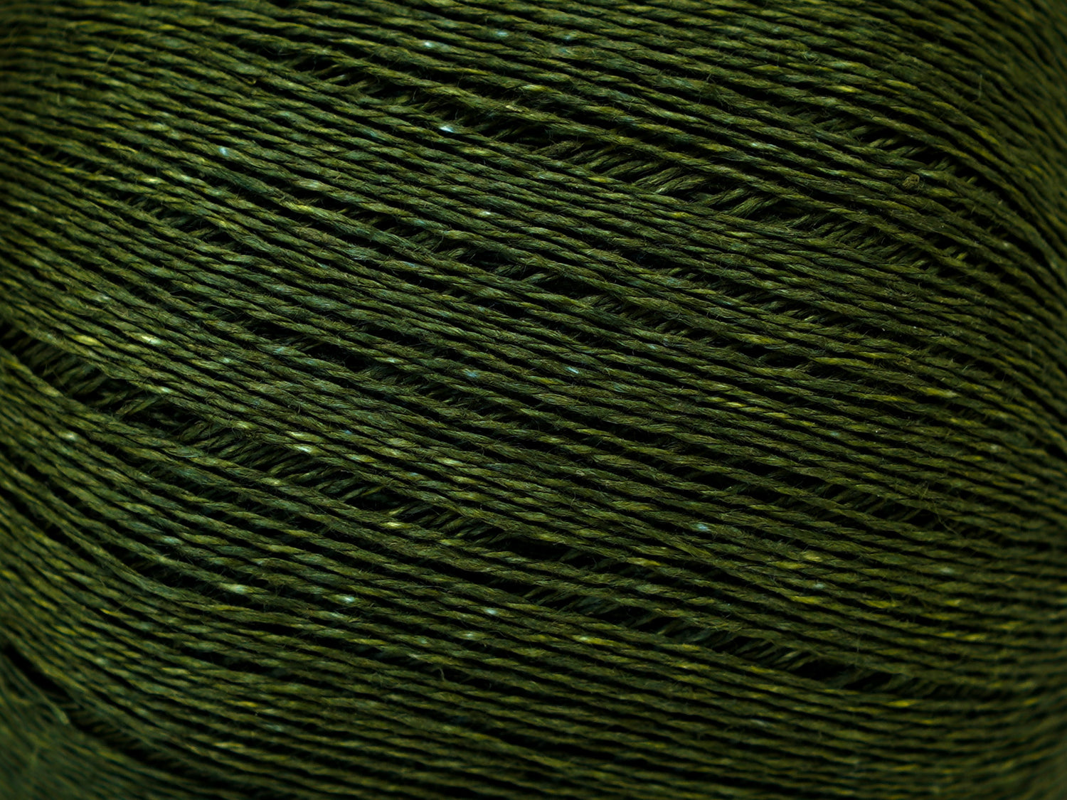 100% linen yarn in deep green mélange color 100g/475m