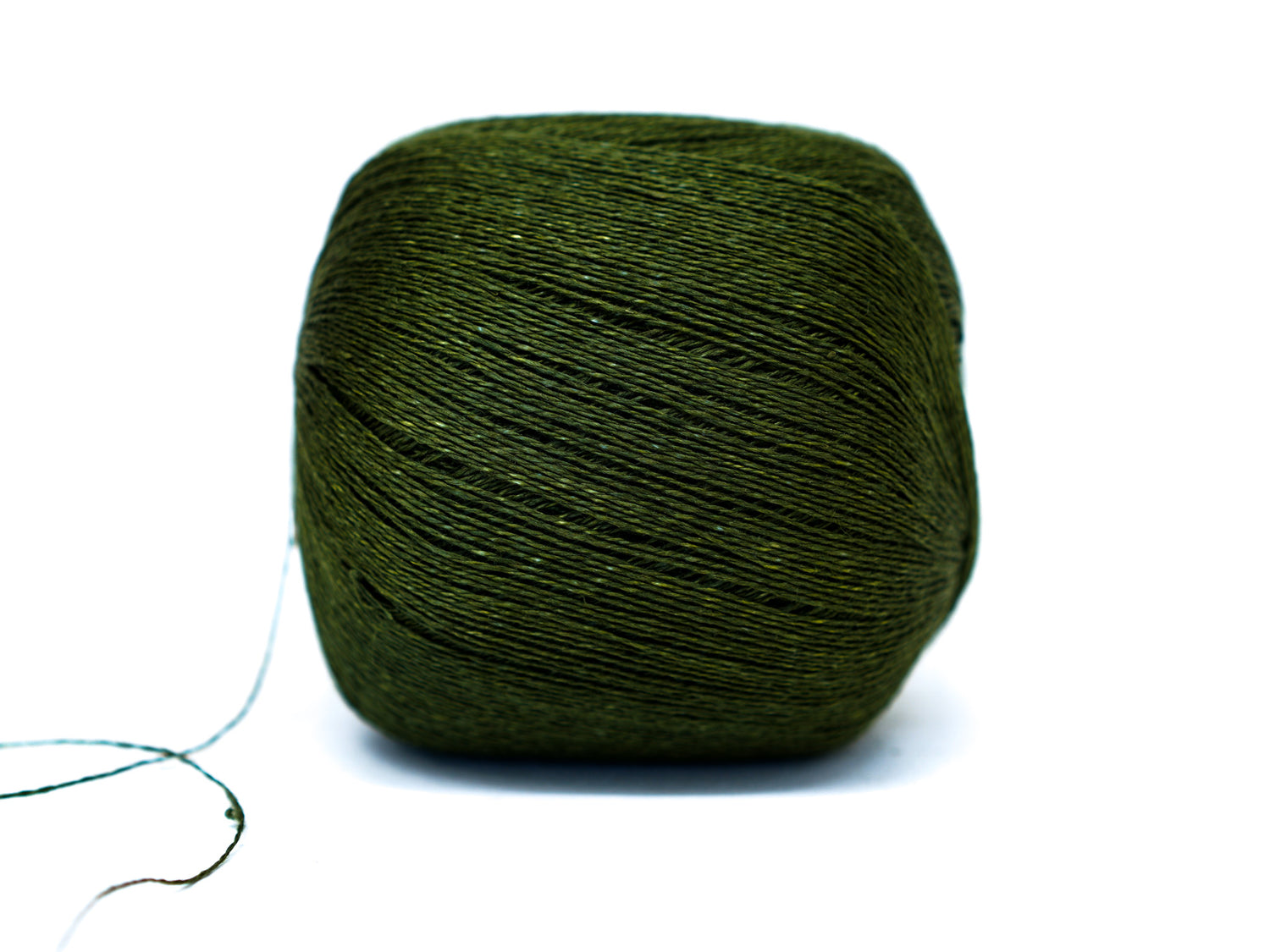 100% linen yarn in deep green mélange color 100g/475m
