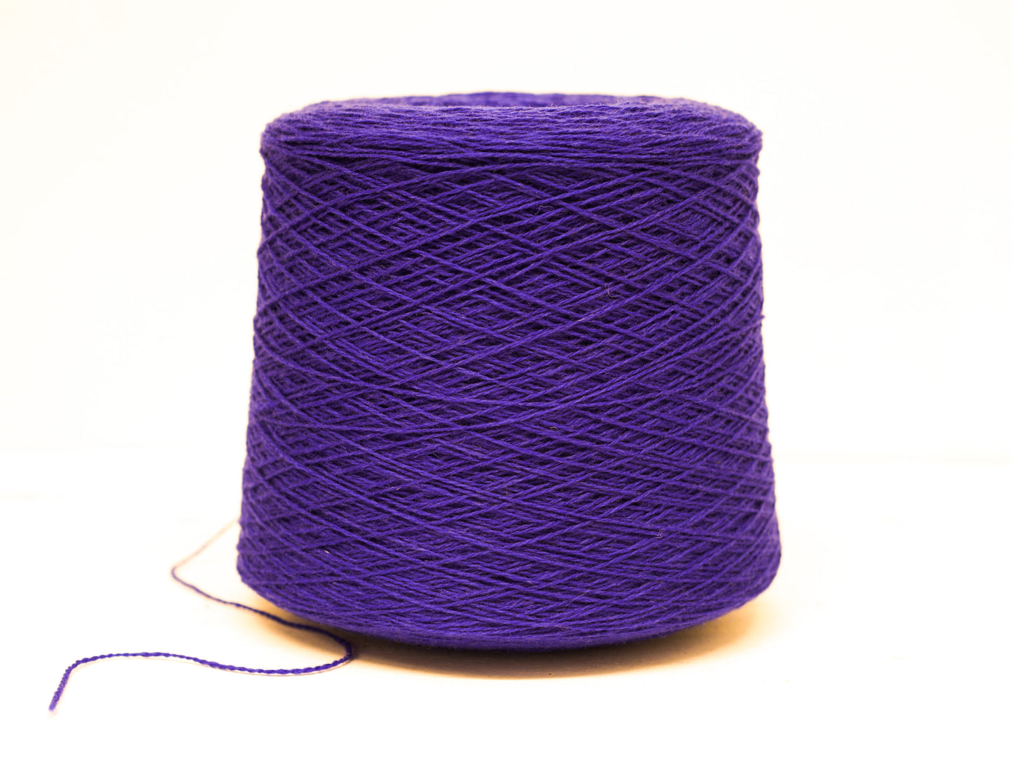 Violet blue soft merino wool in cone - 900g / 31,7oz.