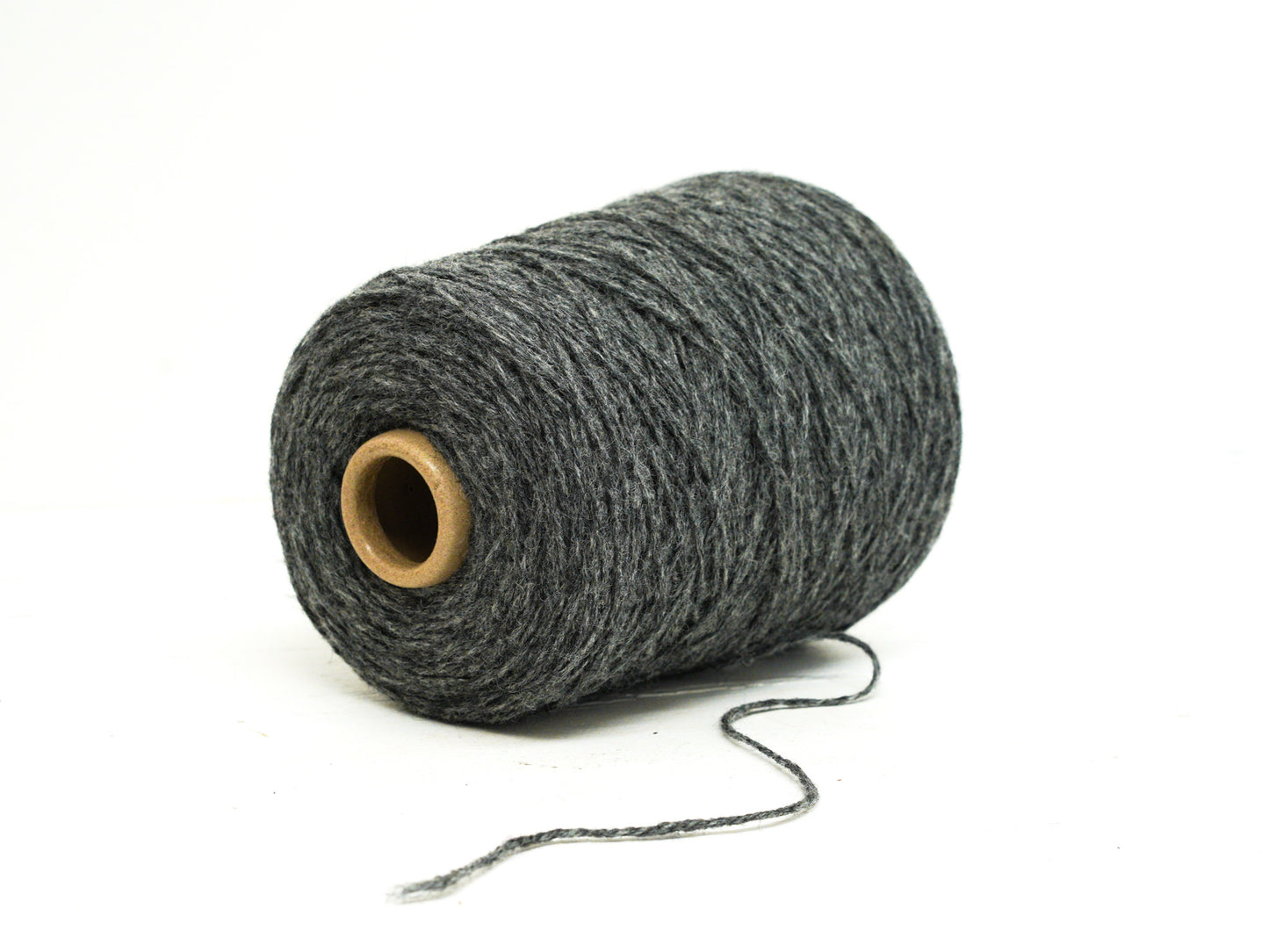 Graphite grey wool yarn - 206