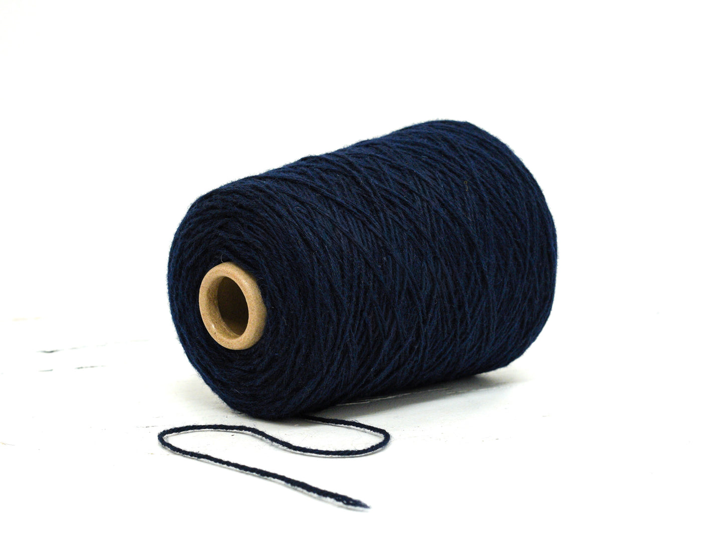 Dark blue Carpet wool in cone - 480
