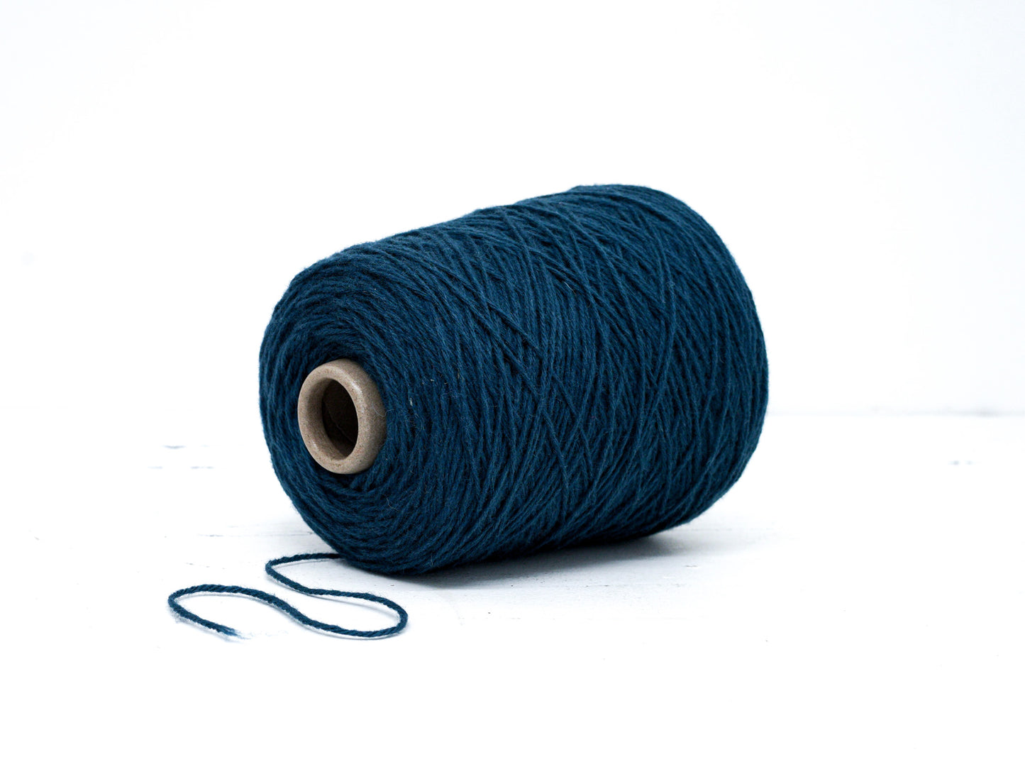 Emerald blue Carpet wool in cone - 385