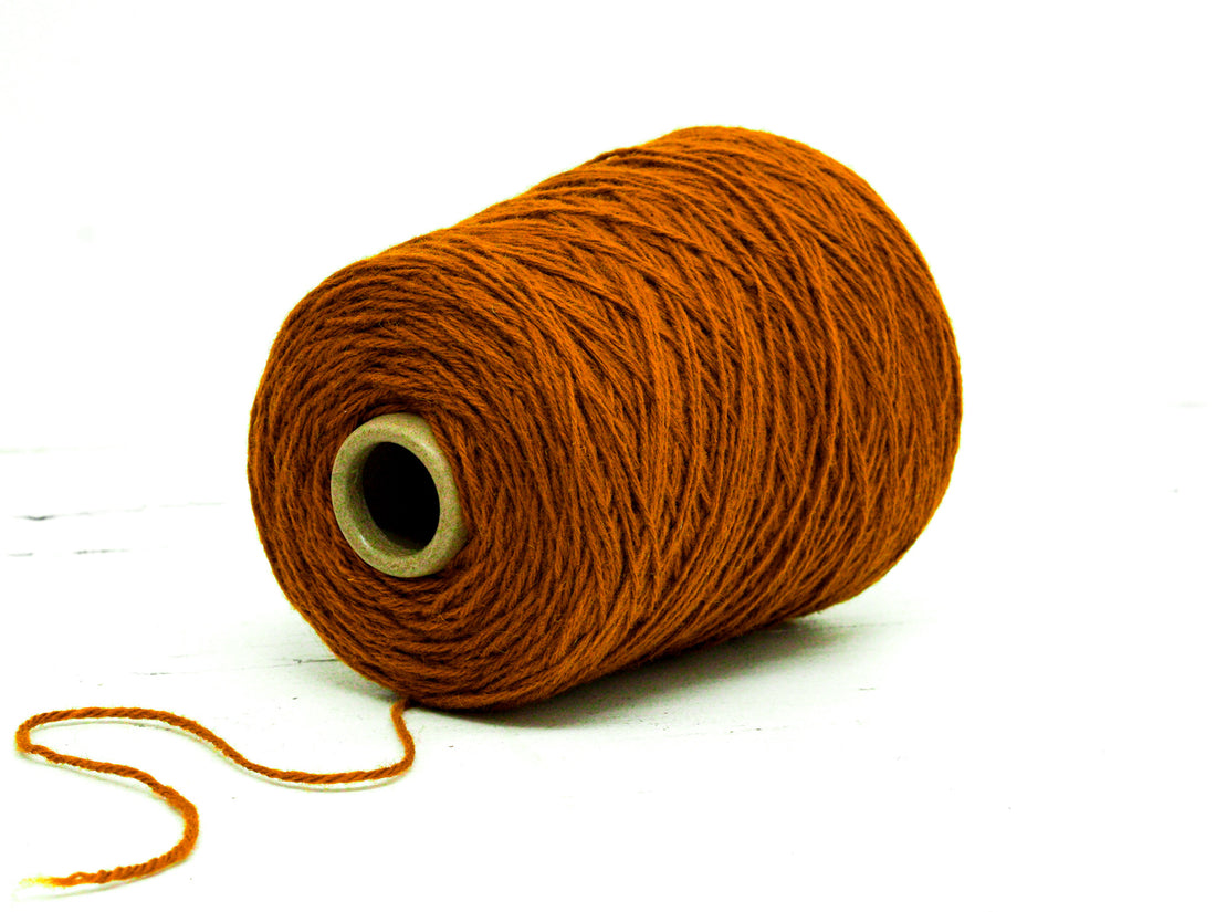 Ziegelrotes Wollgarn zum Tuften - 274 Farben