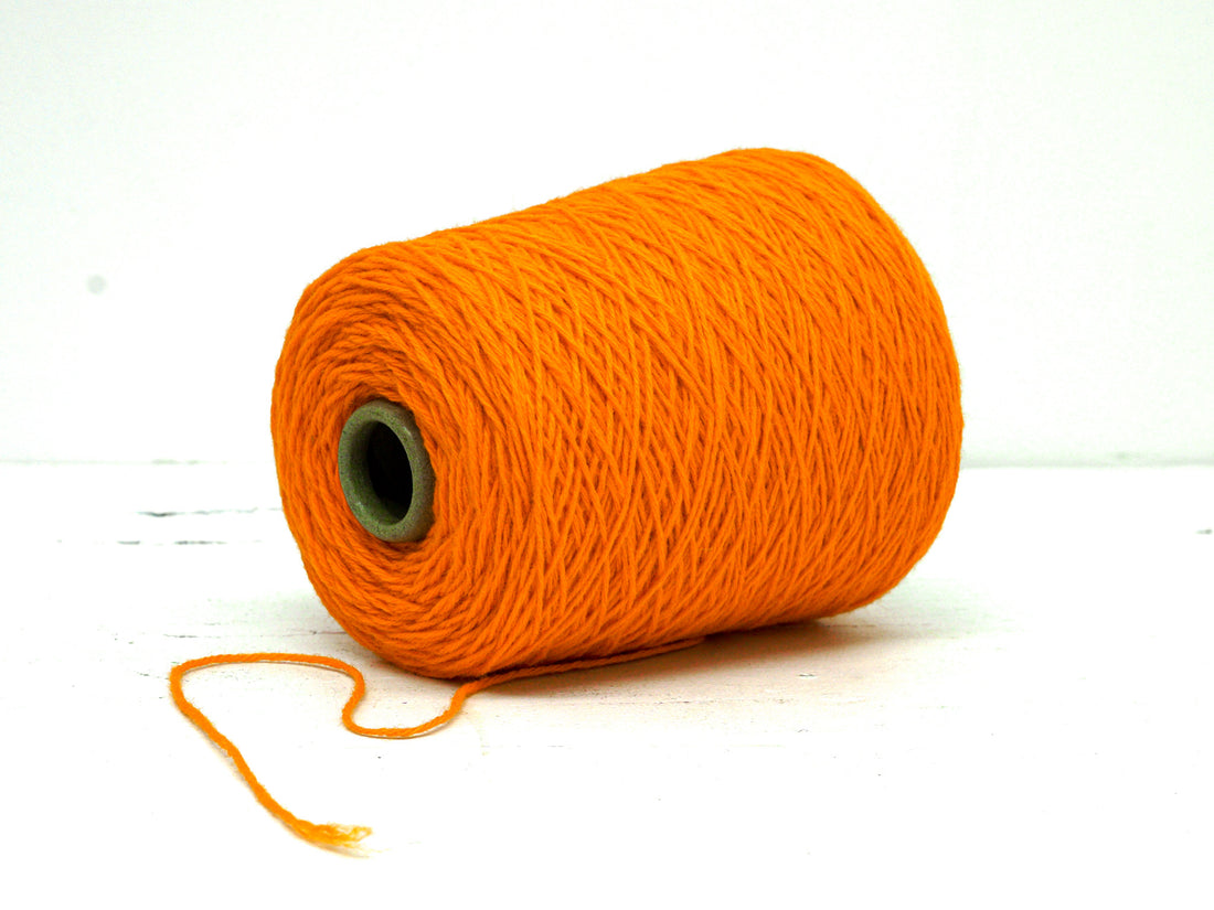 Orangefarbenes Wollgarn zum Tuften - Farbe 760