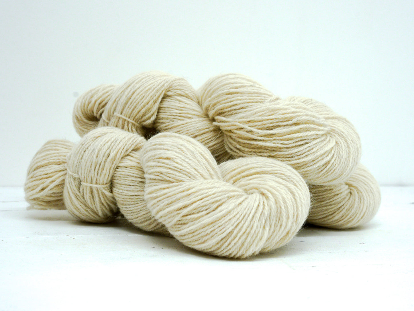 Samoyed Dog Wool Blend Yarn – 60% Wool, 40 Samoyed Dog Fur - 230 m DK