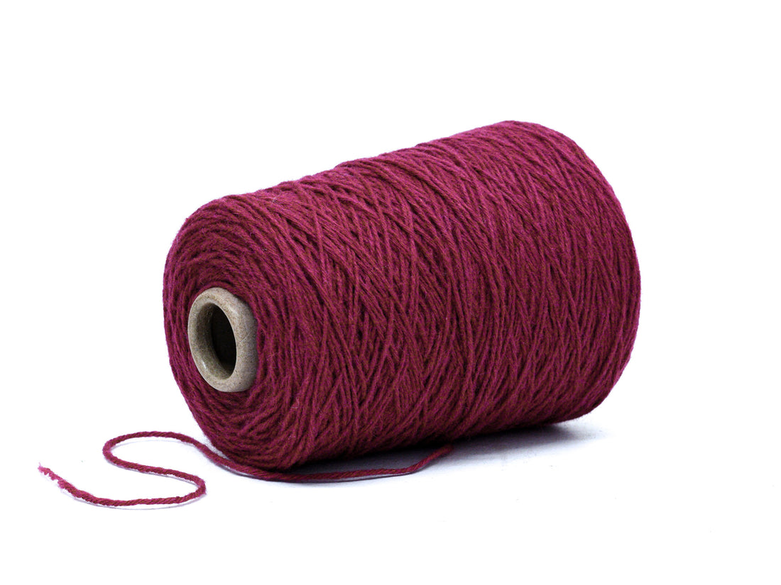 Beerenrosa Teppichwolle im Konus - 540