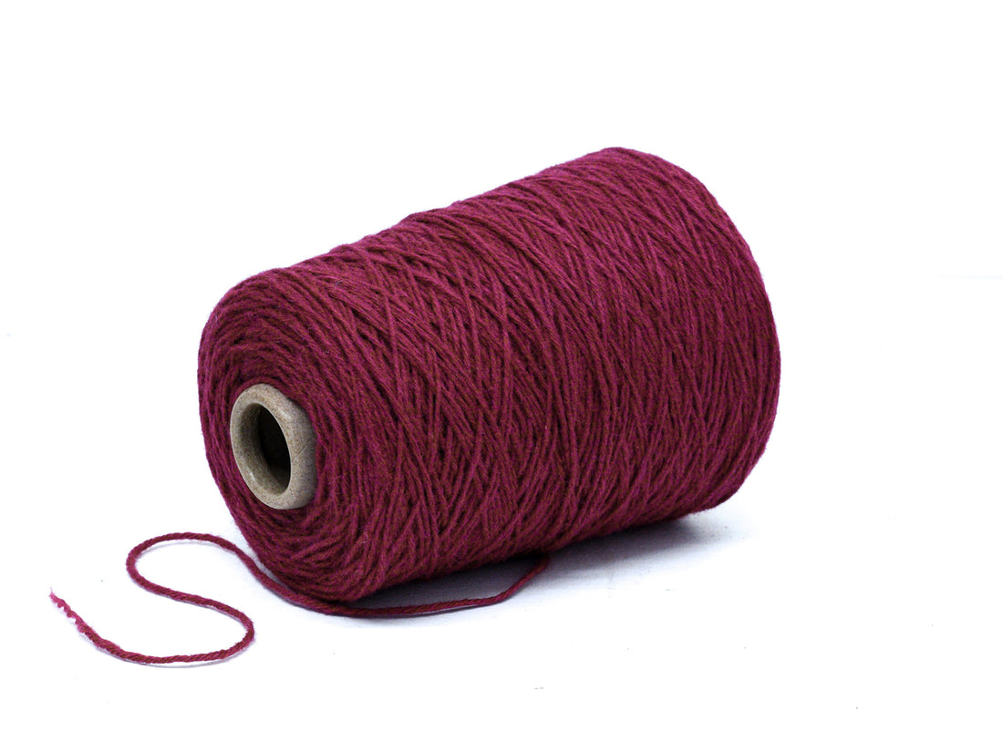 Beerenrosa Teppichwolle im Konus - 540
