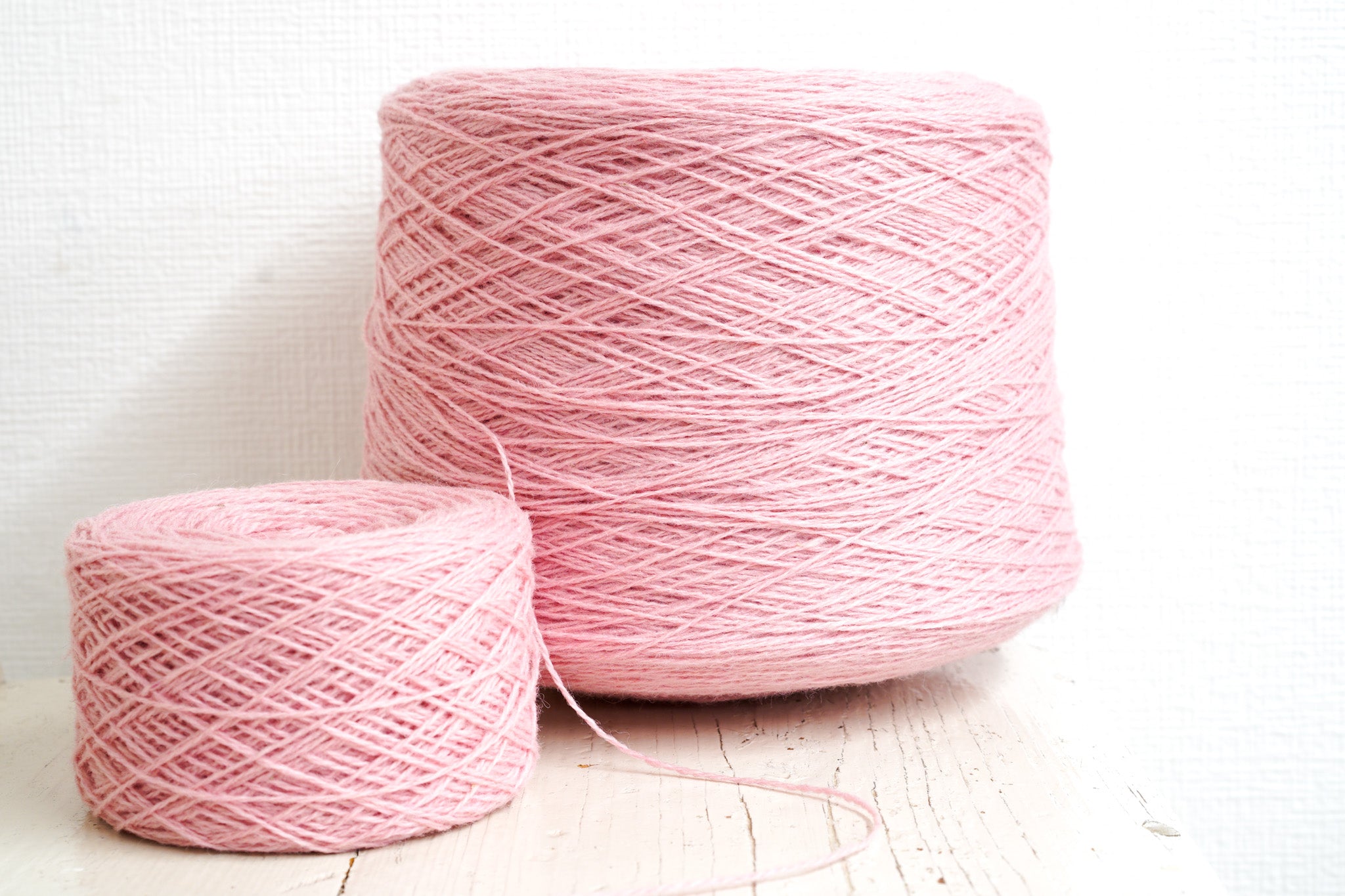 Soft rose wool in a cone - 522 color