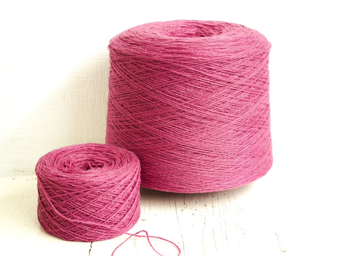 Rouge rose Neuseeländisches Wollgarn auf Konus - 530