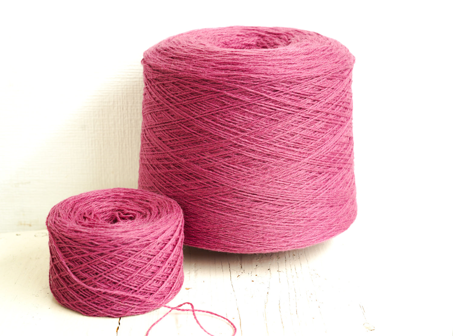 Rouge rose New Zealand wool yarn in cone - 530