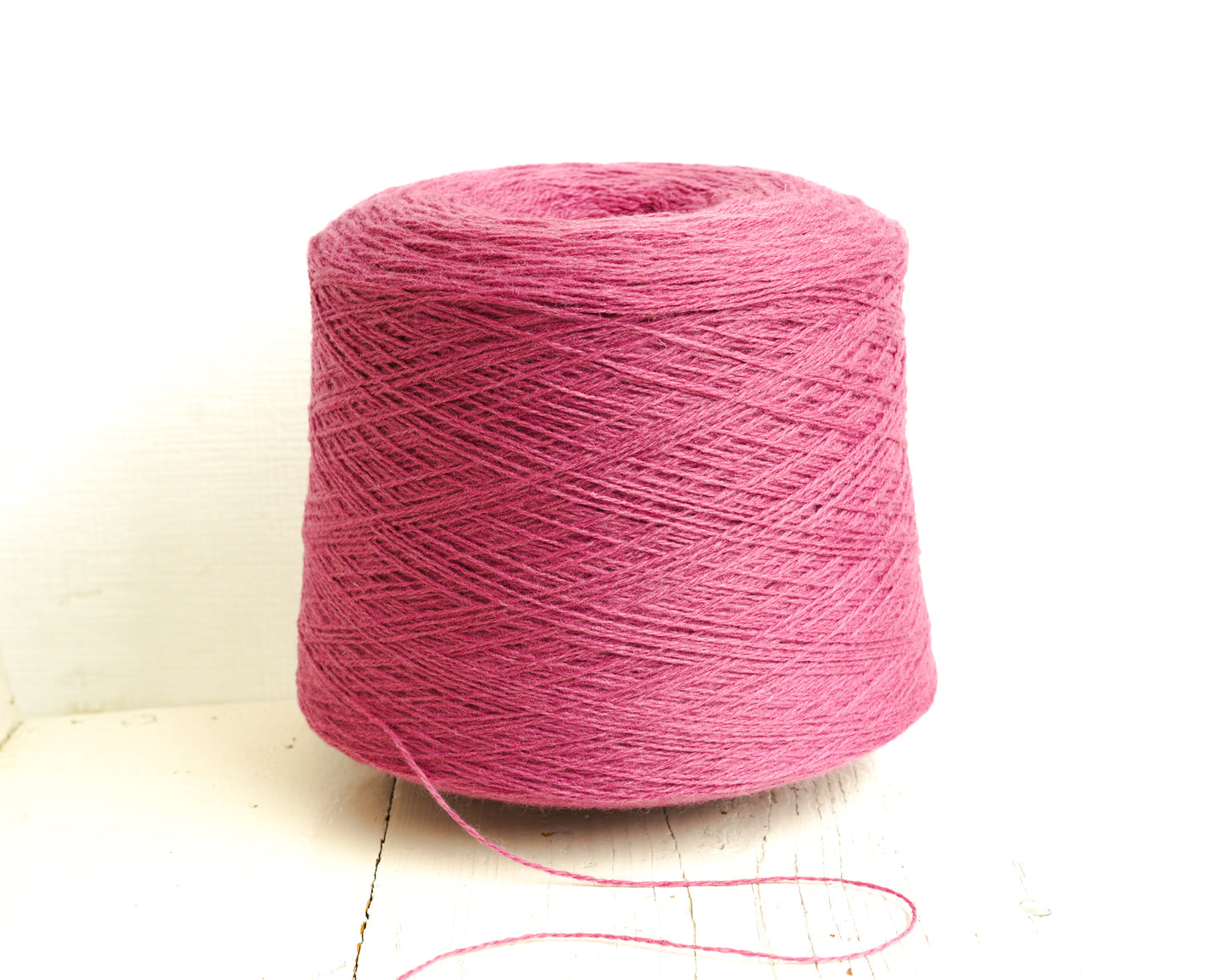 Rouge rose New Zealand wool yarn in cone - 530