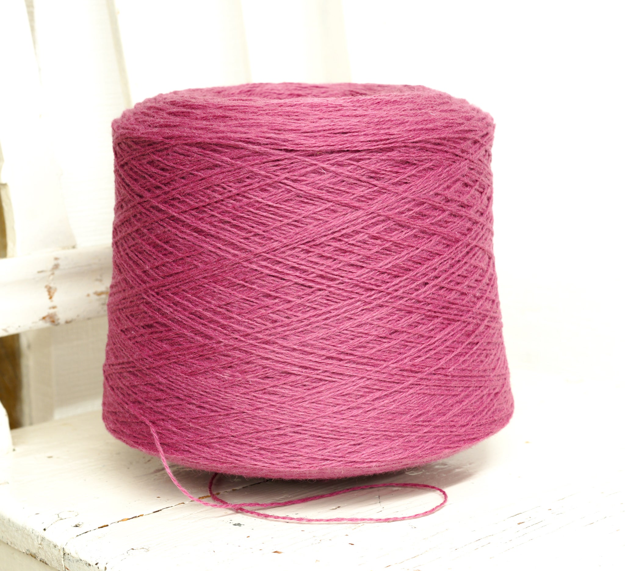 Rouge rose New Zealand wool yarn in cone - 530
