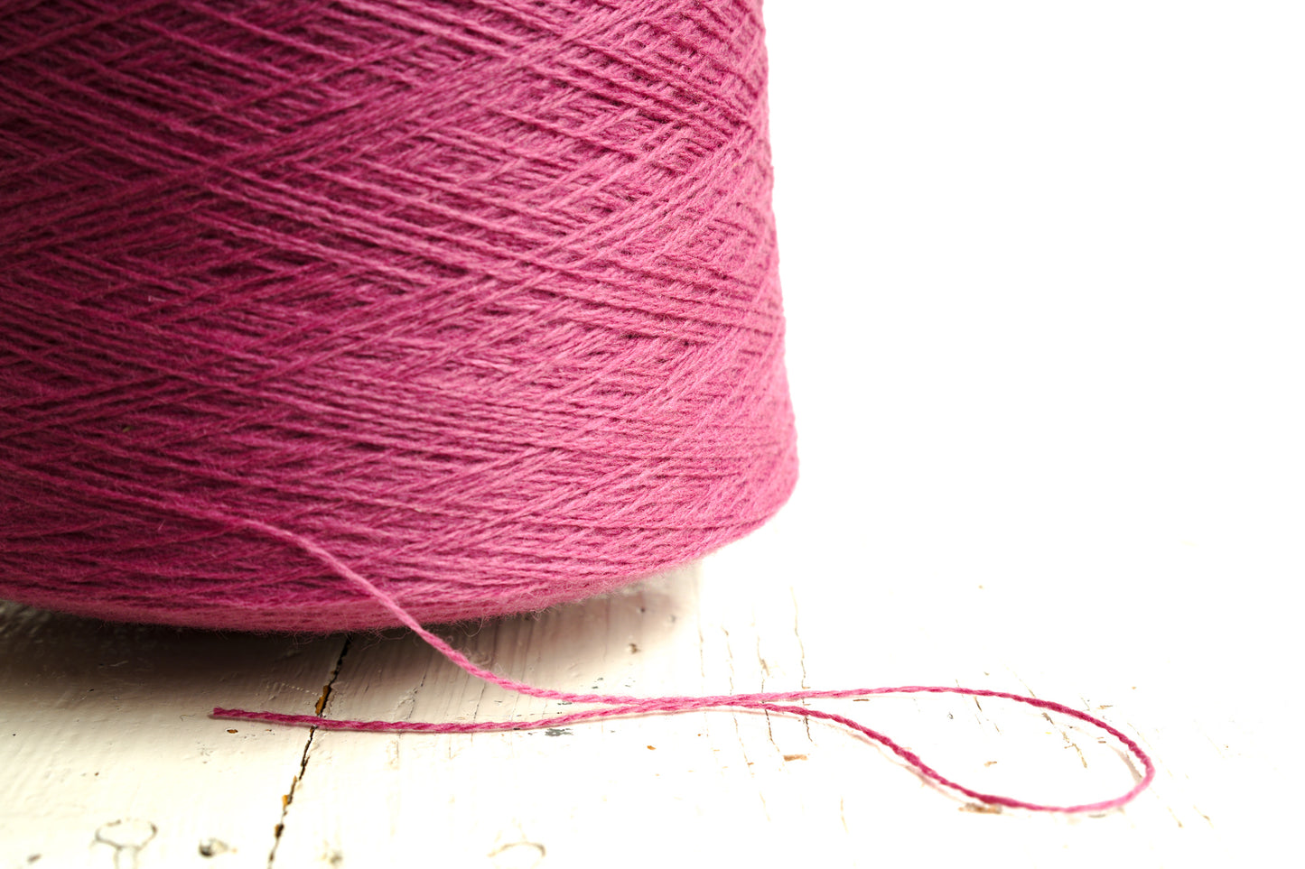 Rouge rose New Zealand wool yarn in cone - 530
