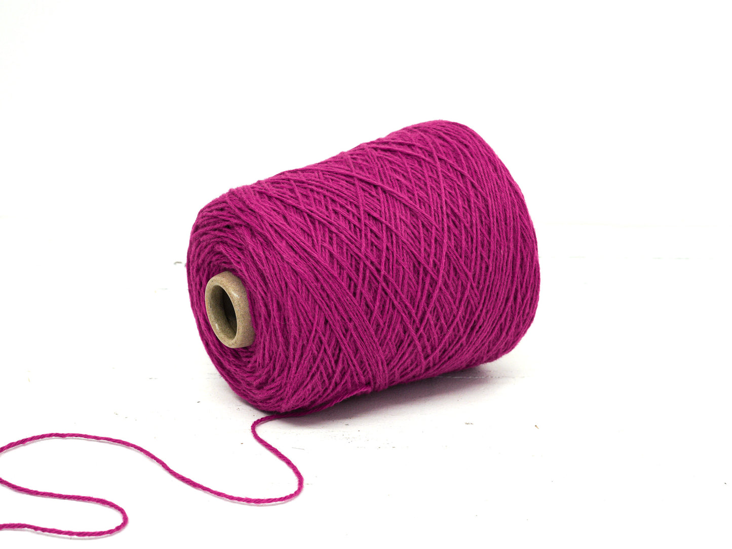 Cyclamen Carpet wool in cone - 95