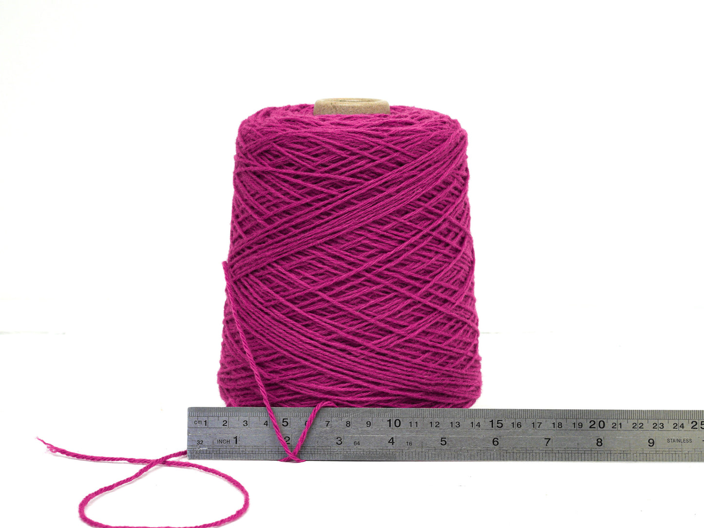 Cyclamen Carpet wool in cone - 95