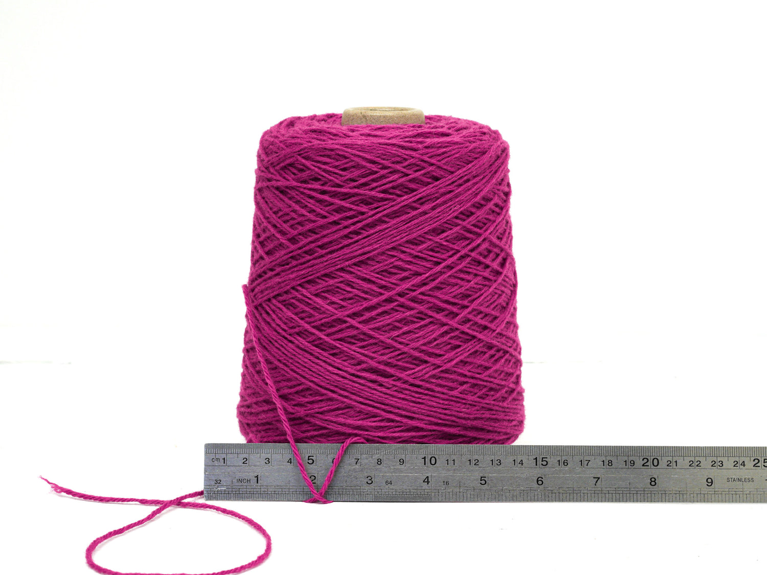 Cyclamen Carpet wool in cone - 95