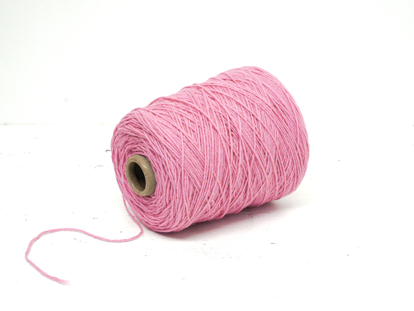 Pink 100% wool yarn for tufting gun - 42