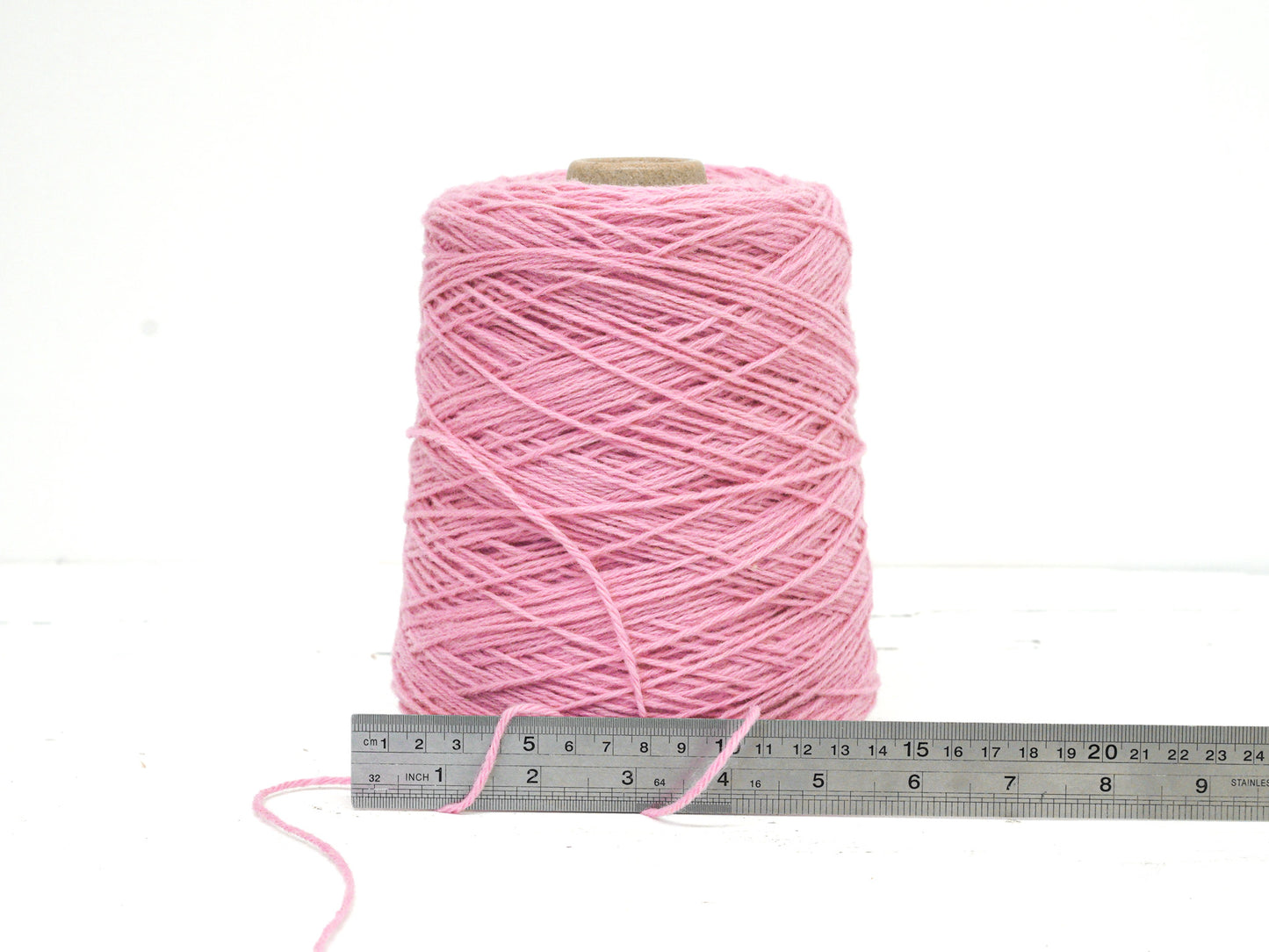 Pink 100% wool yarn for tufting gun - 42