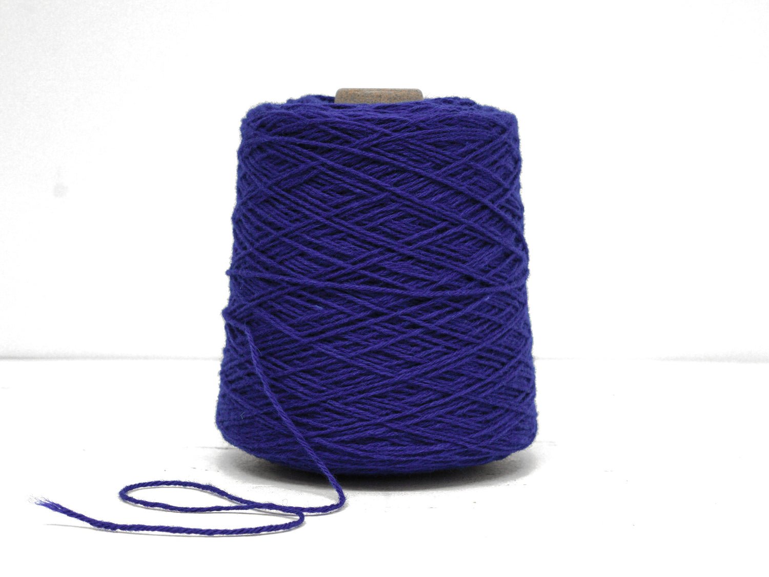 Violet blue Carpet wool in cone - 21 New
