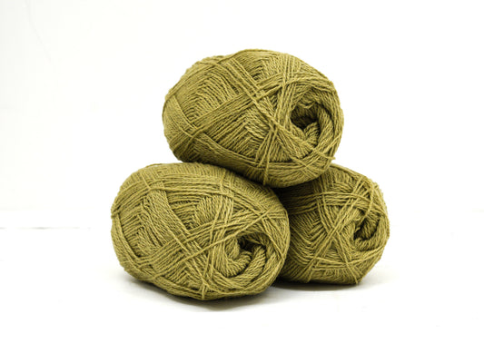 Pistachio green New Zealand fingering wool yarn - 100g./3,5 oz. color 330