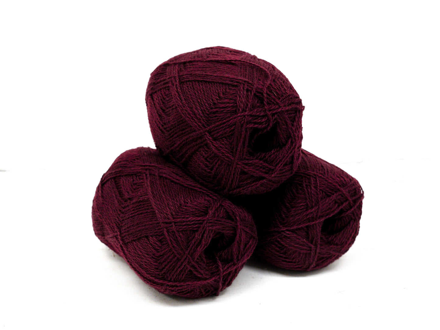 Burgundy red color wool yarn - 575