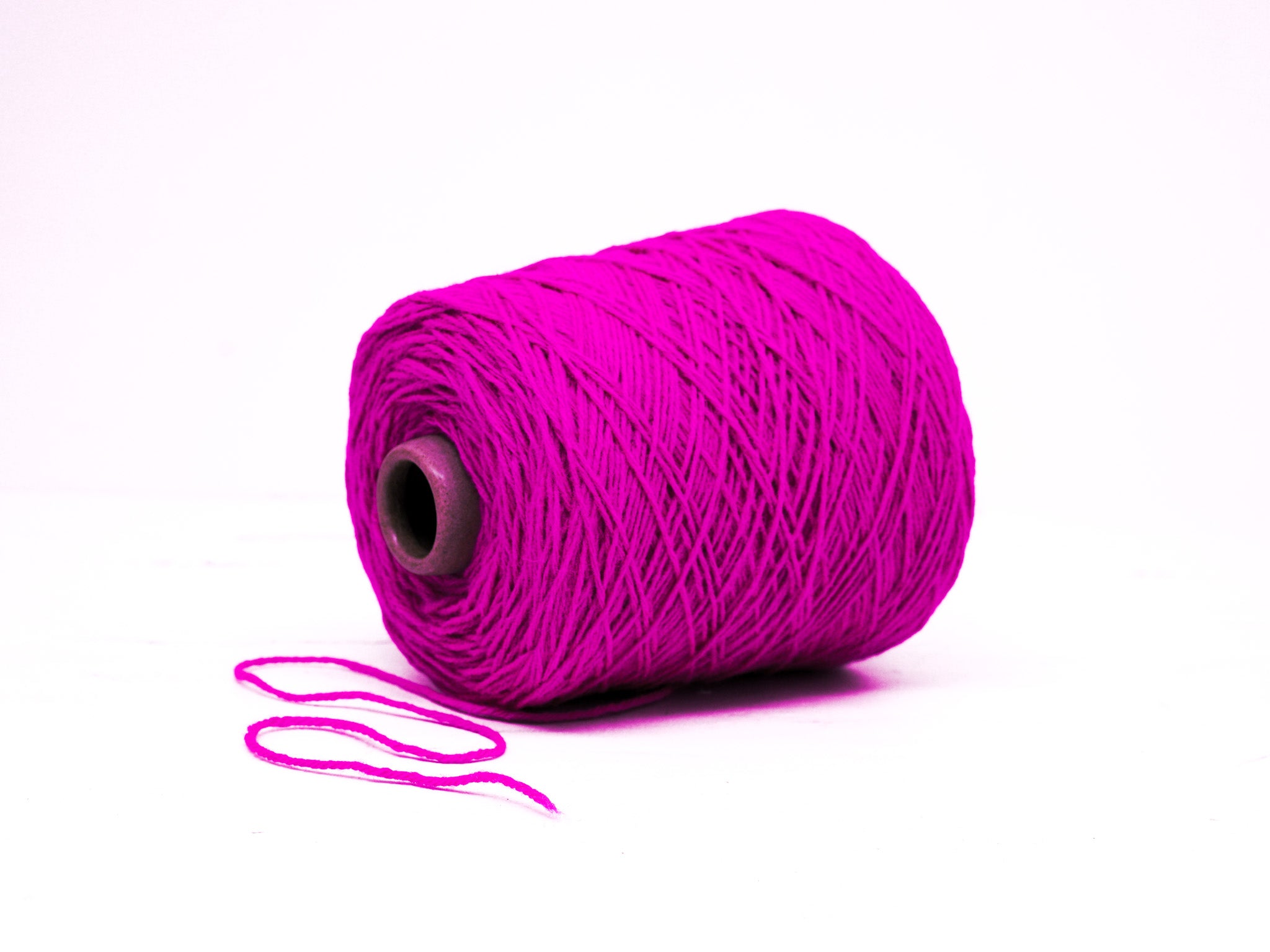 Neon pink wool yarn for tufting - 107 color