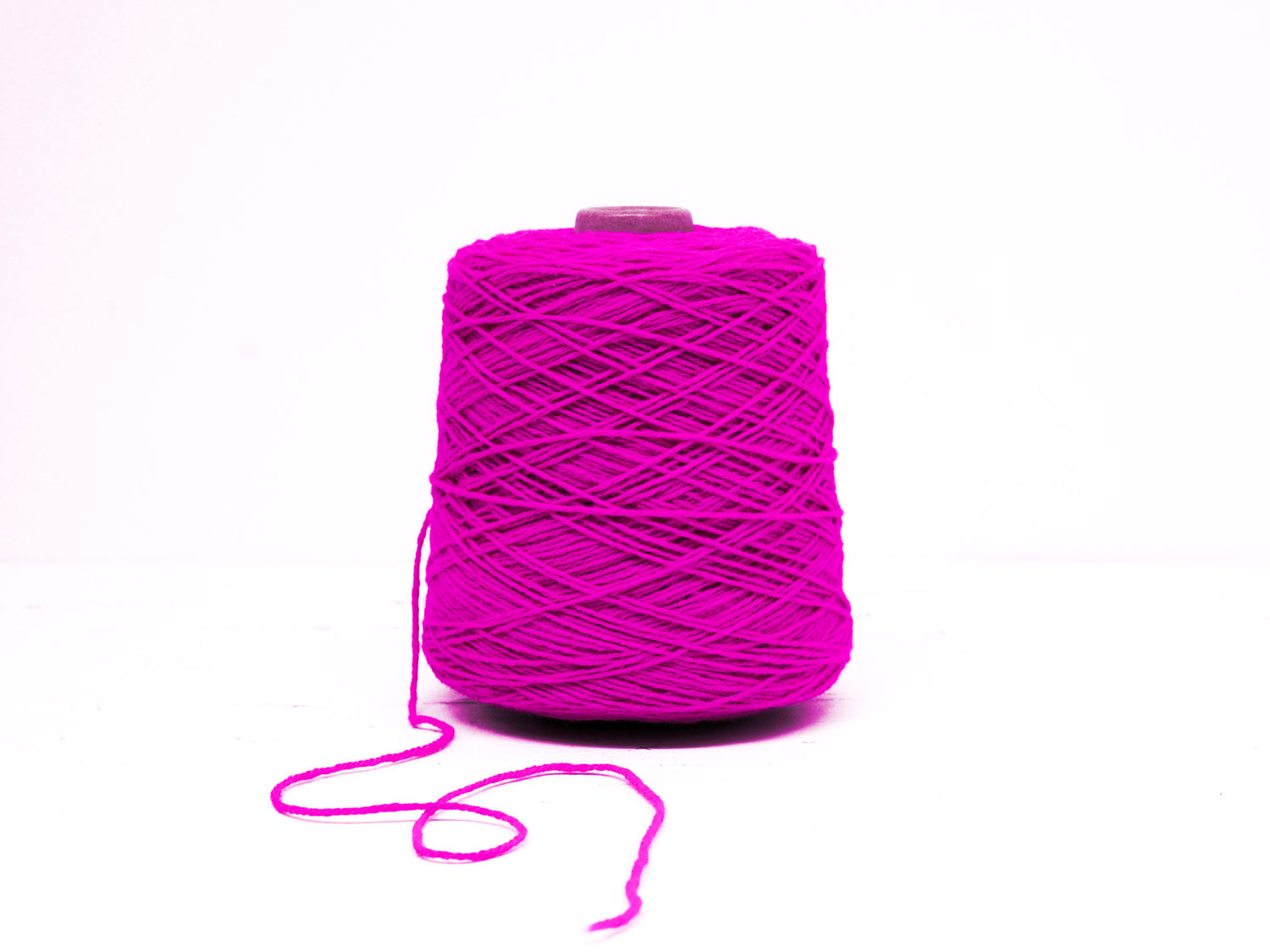 Neon pink wool yarn for tufting - 107 color