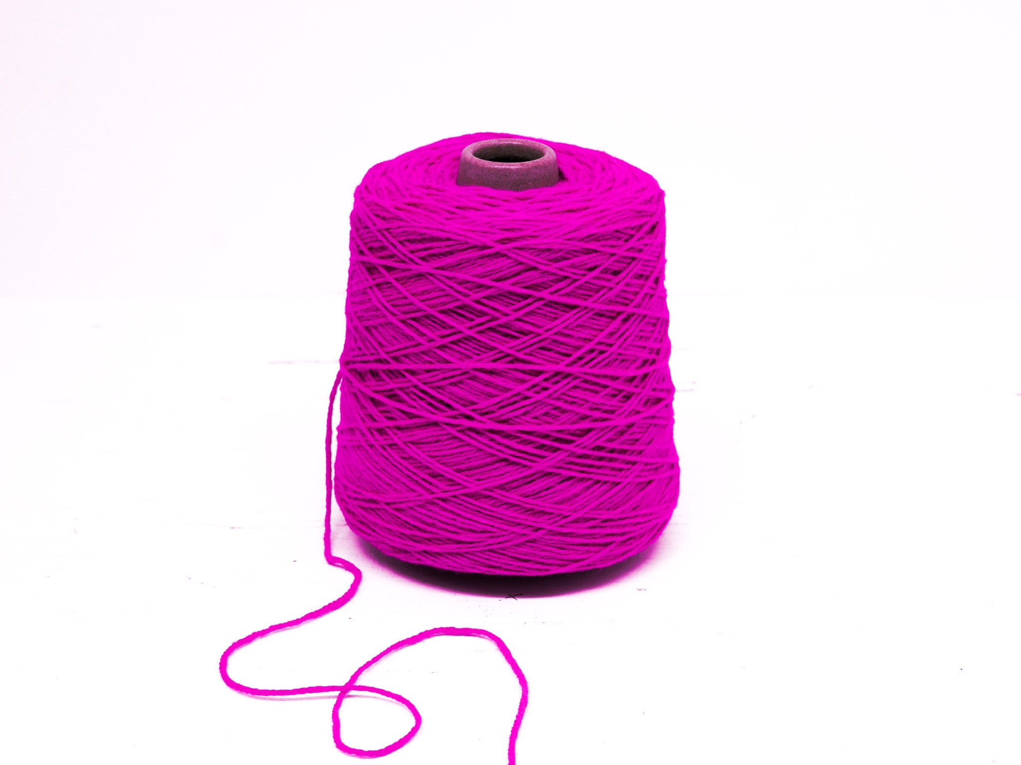 Neon pink wool yarn for tufting - 107 color