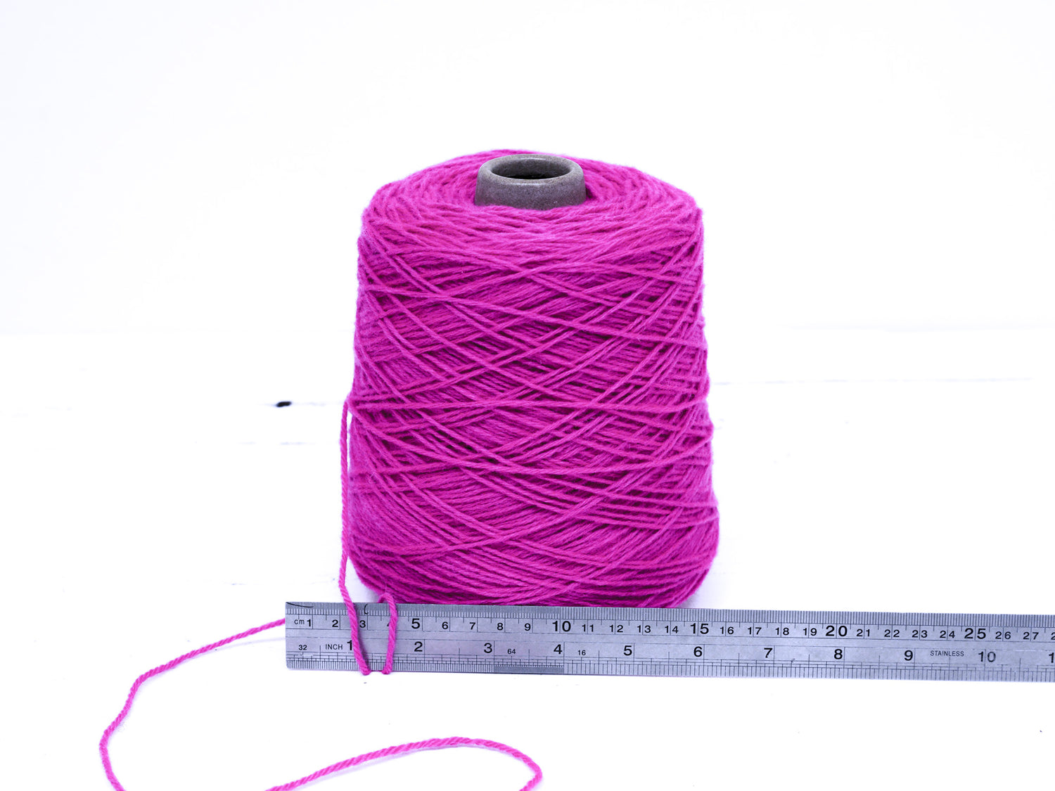 Neon pink wool yarn for tufting - 107 color