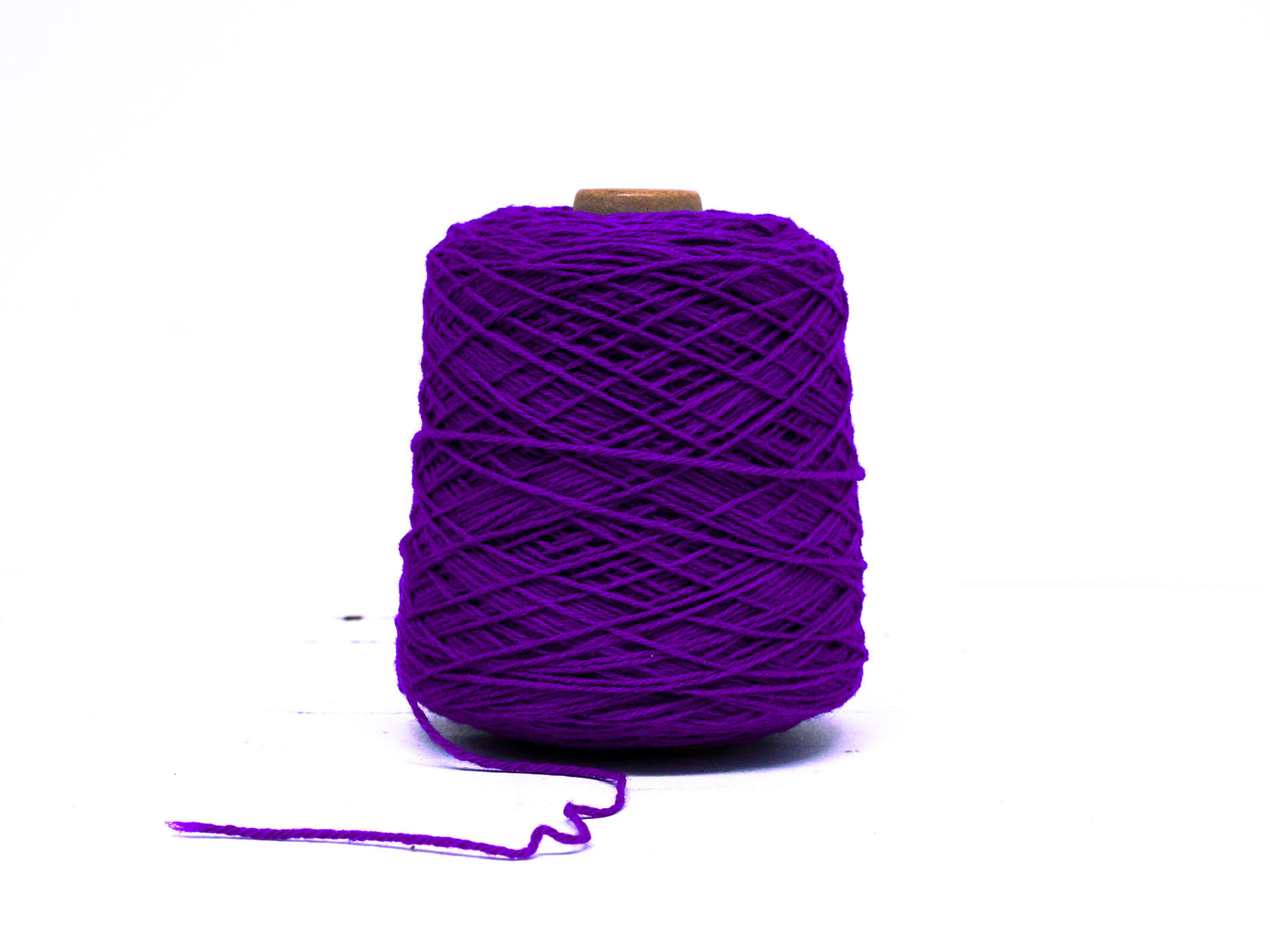 Purple wool yarn for carpet making - color 41