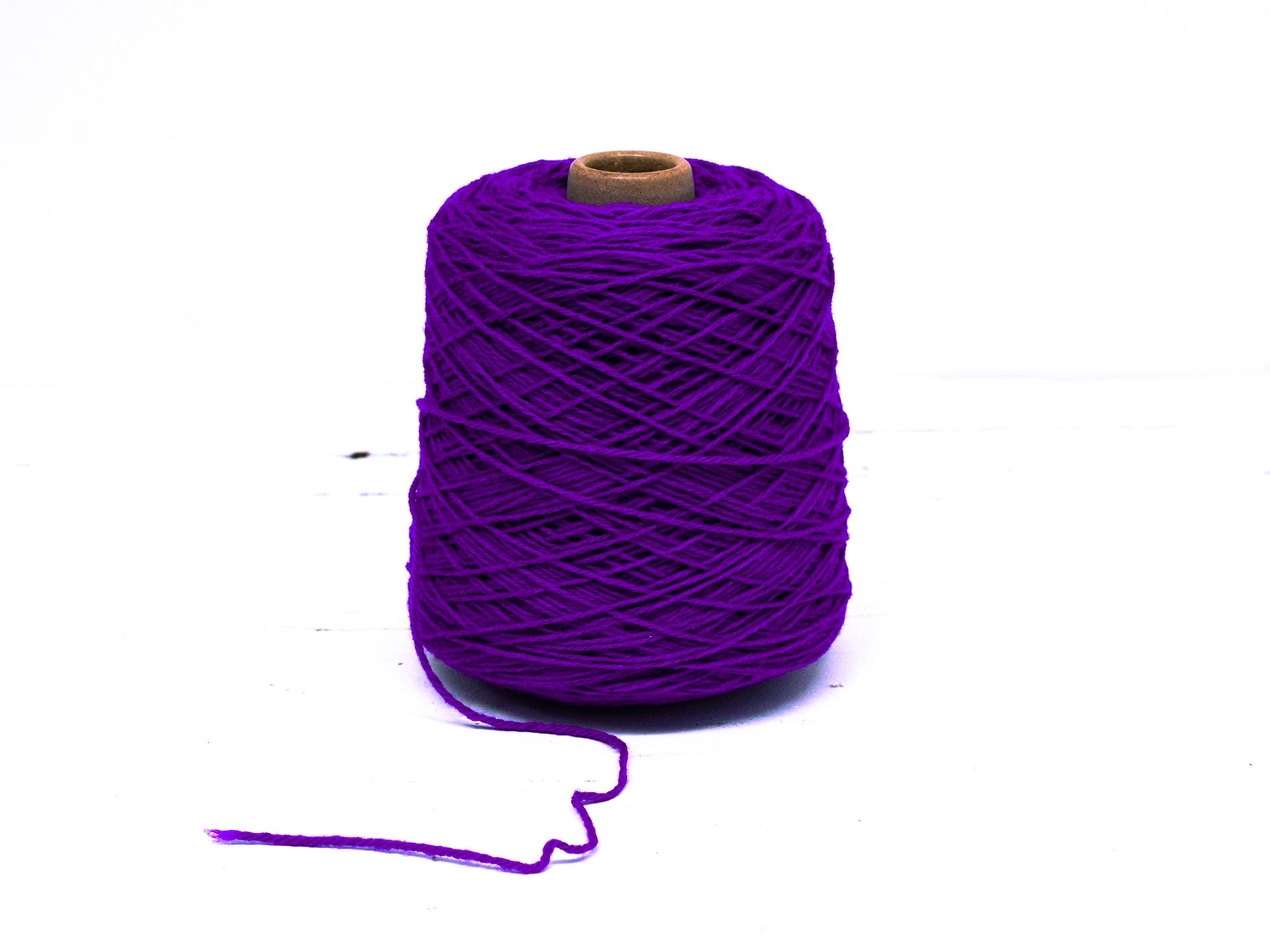 Purple wool yarn for carpet making - color 41