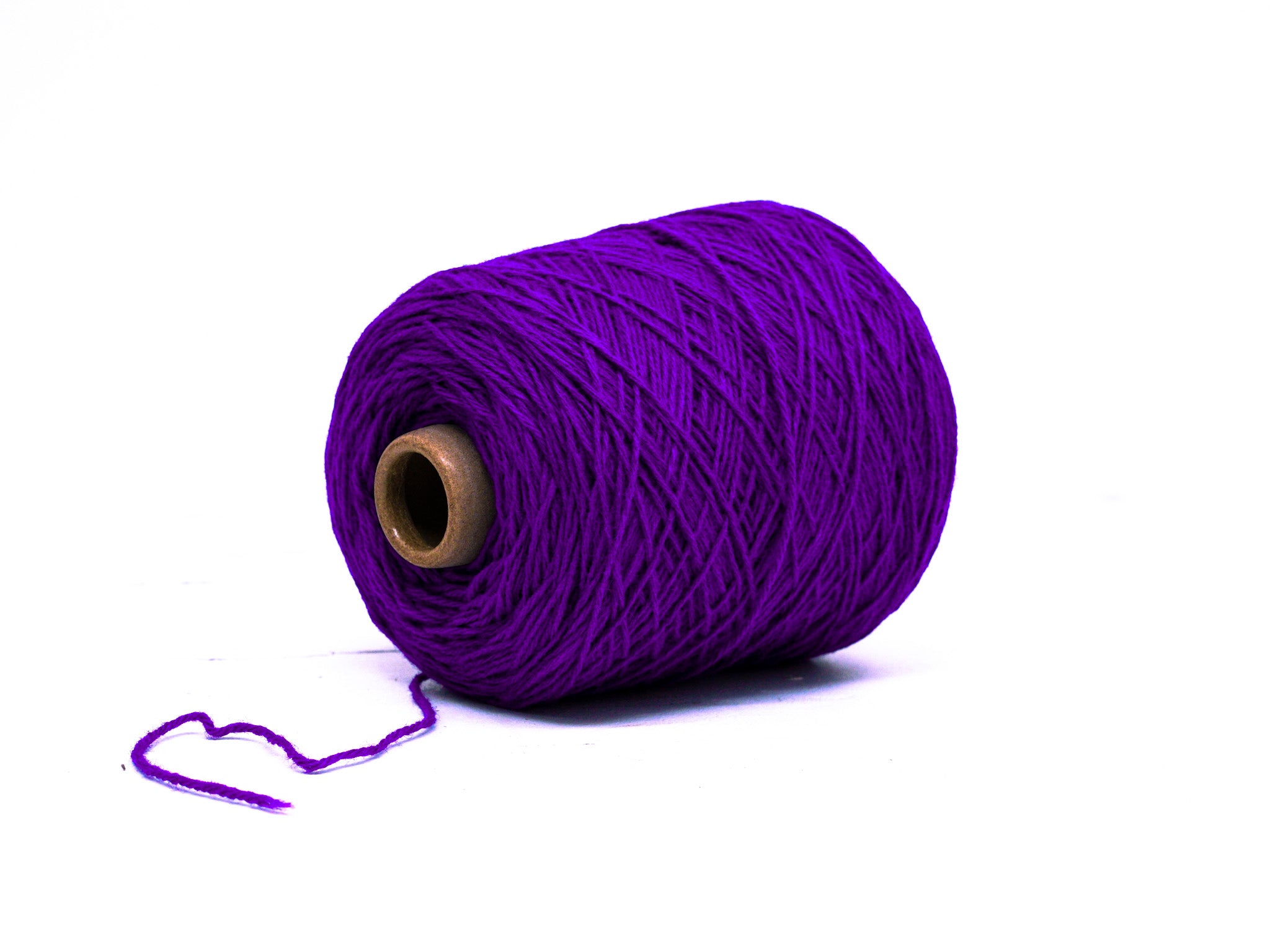 Purple wool yarn for carpet making - color 41