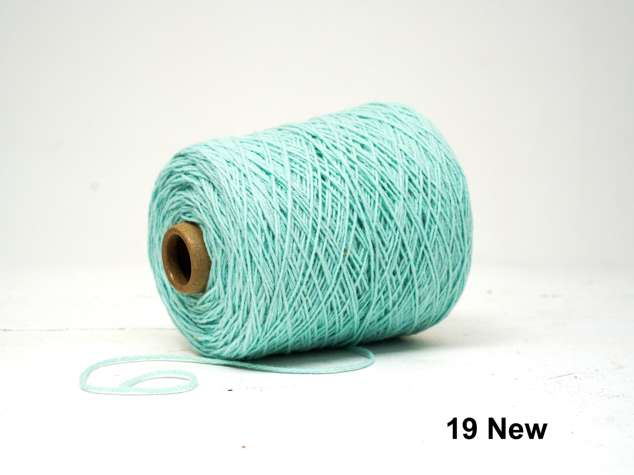 New Zealand wool Multi coloured carpet yarn in 61 colors