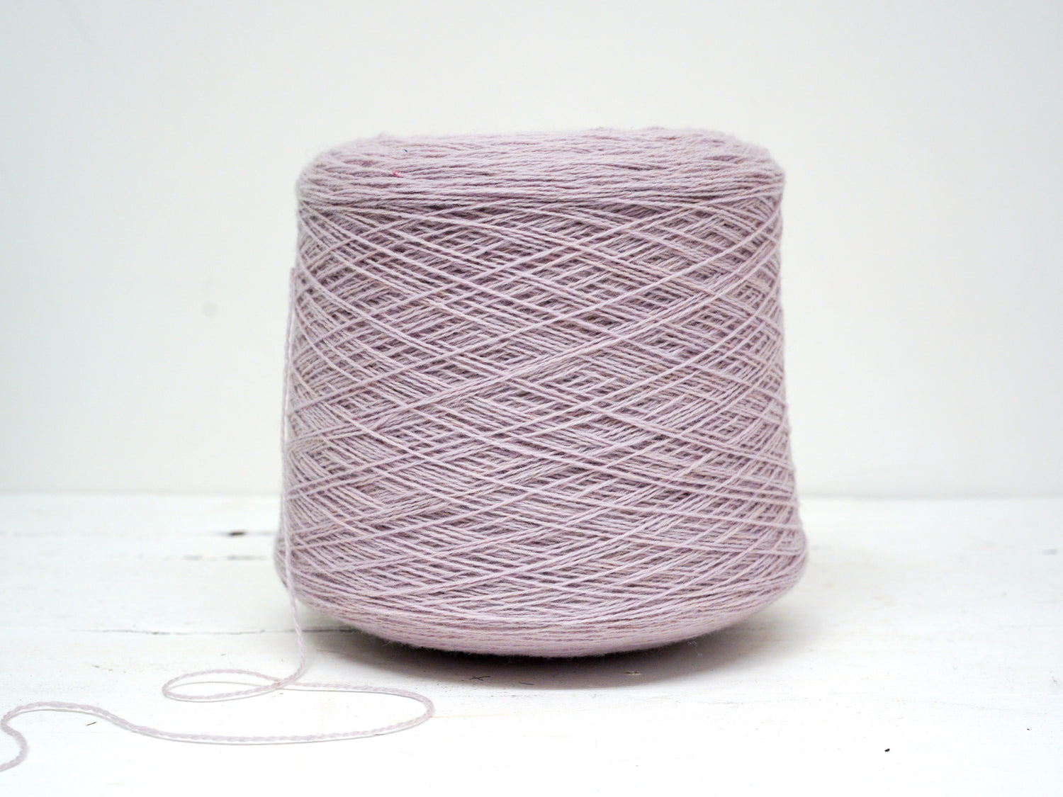 Dusty lilac soft merino wool in cone - 900g / 31,7oz.