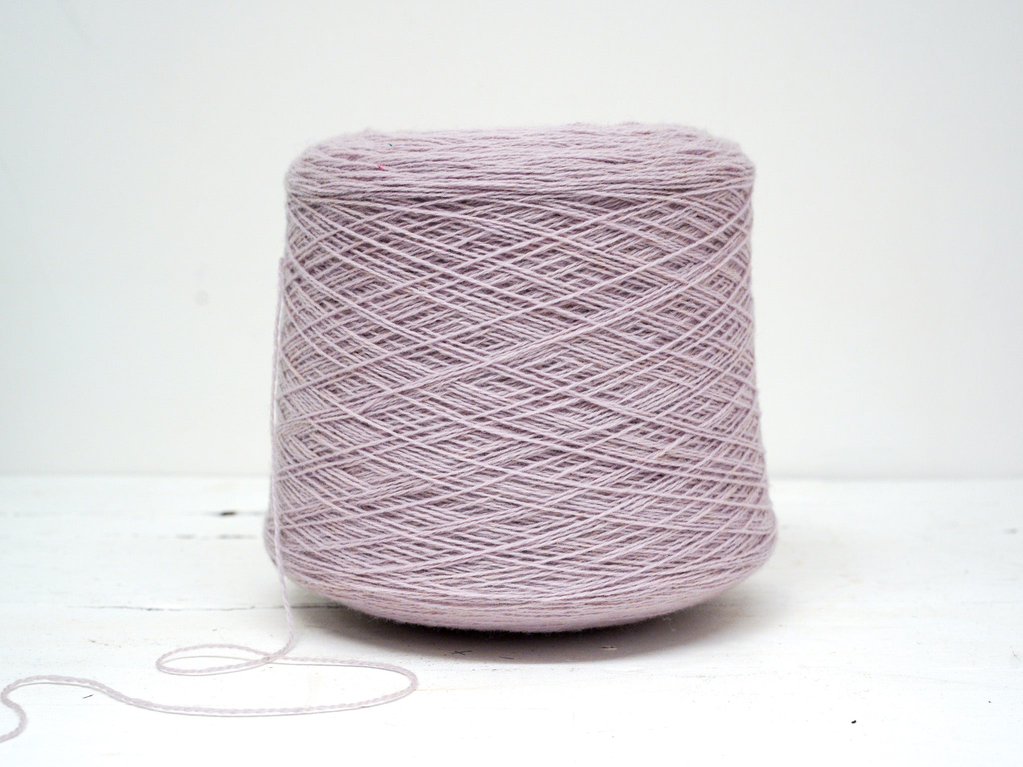 Dusty lilac soft merino wool in cone - 900g / 31,7oz.