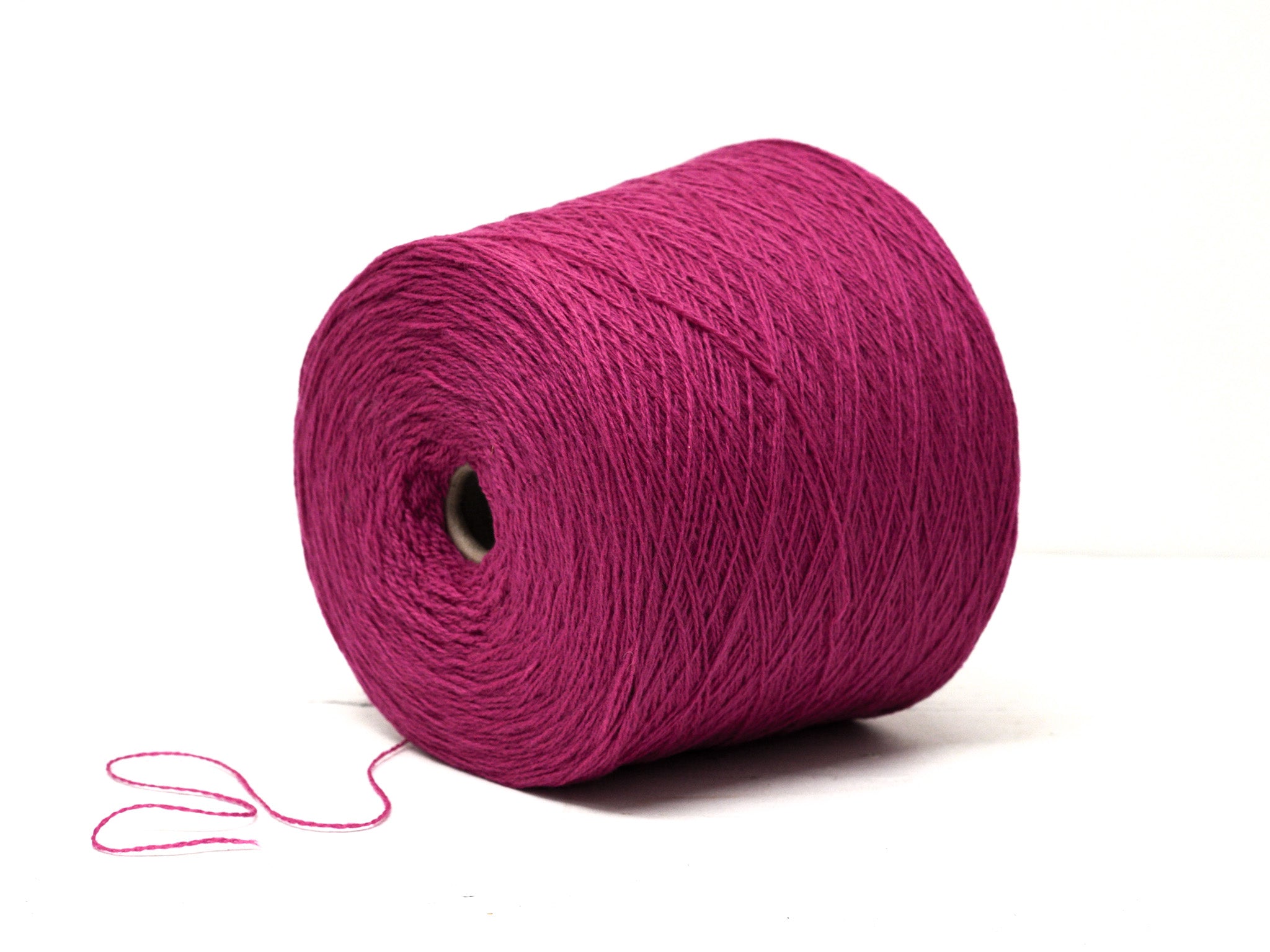 Fuchsia pink soft merino wool in cone - 900g / 31,7oz.