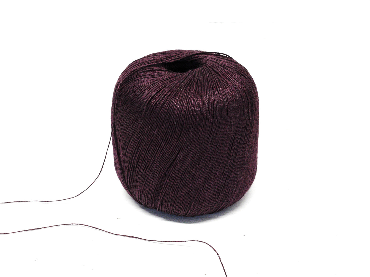 100% linen yarn in eggplant color - 100g/600m