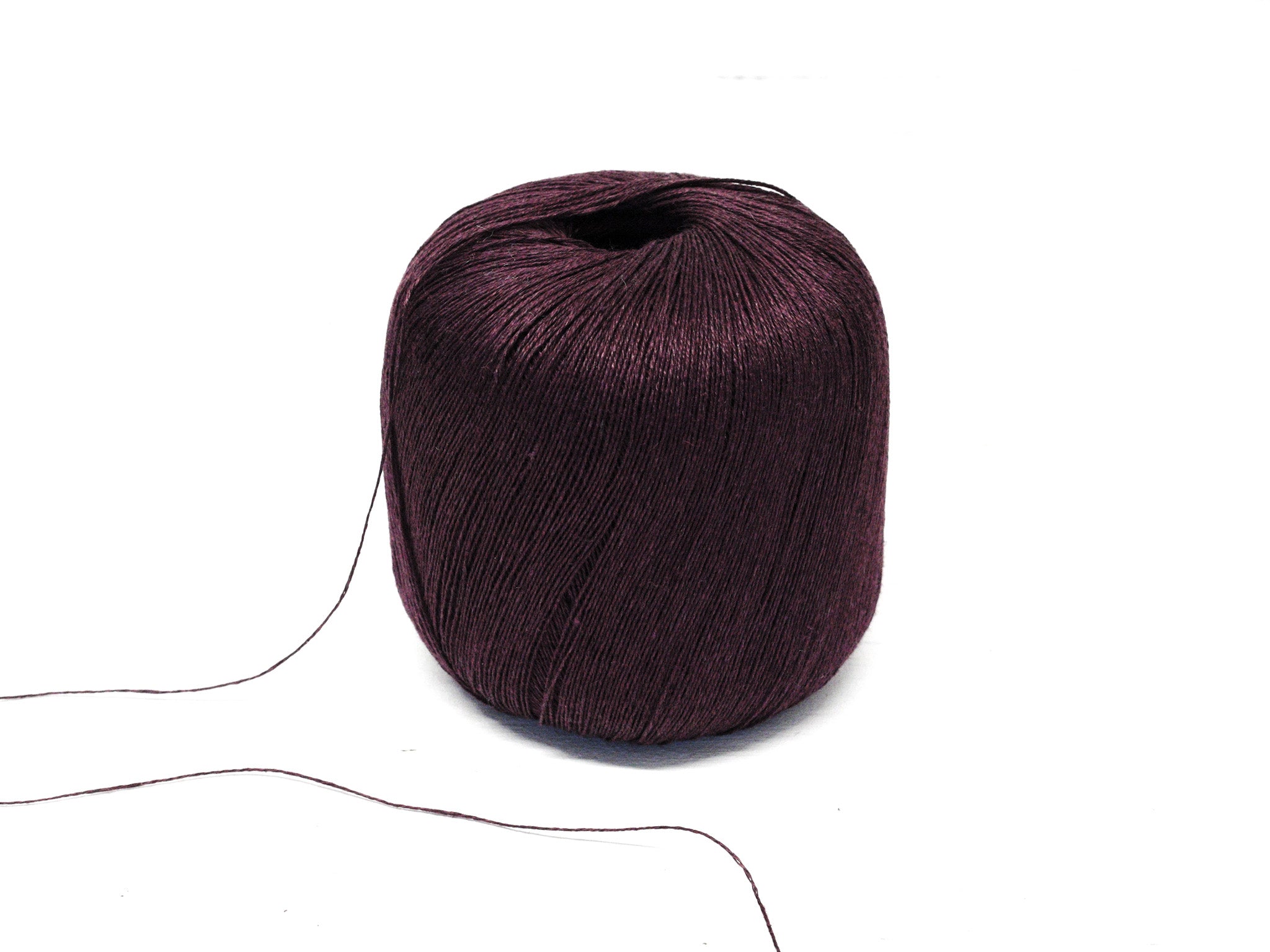 100% linen yarn in eggplant color - 100g/600m