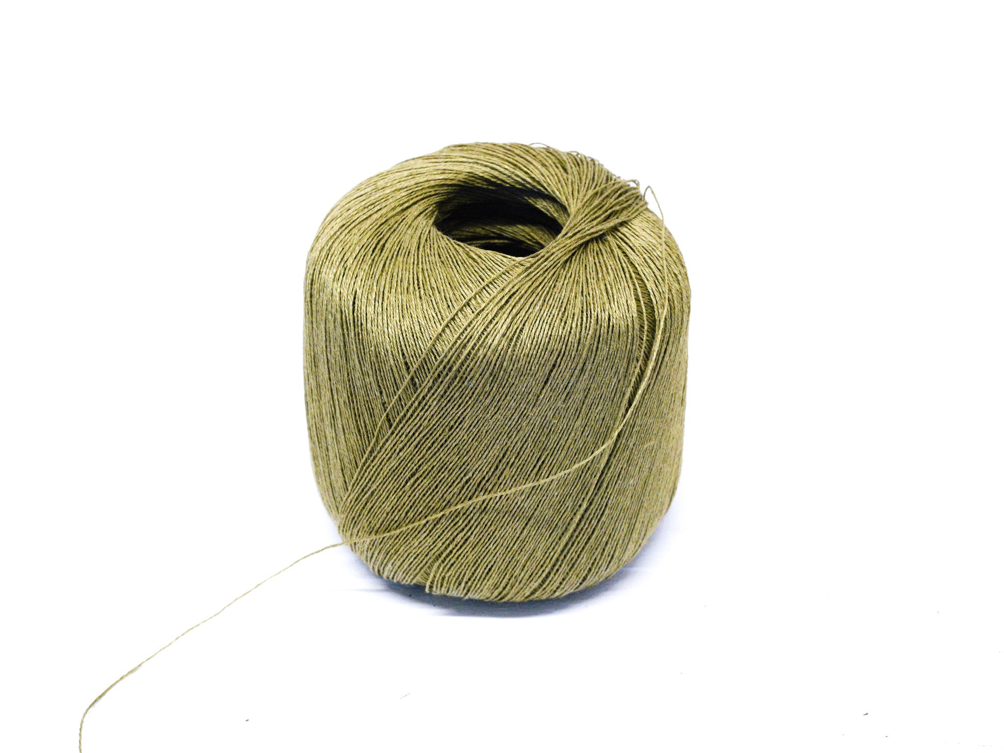 Linen yarn in pistachio green color 100g/600m