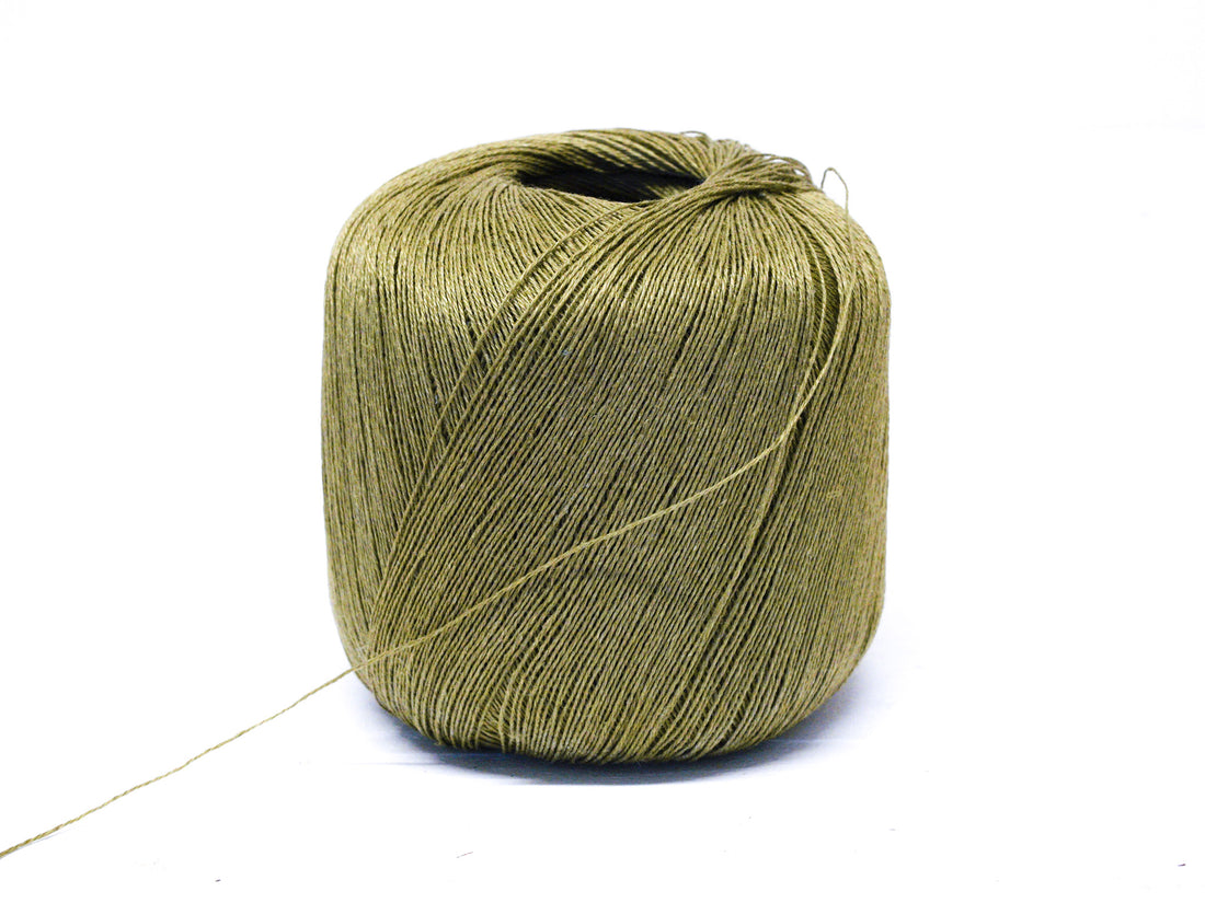Linen yarn in pistachio green color 100g/600m