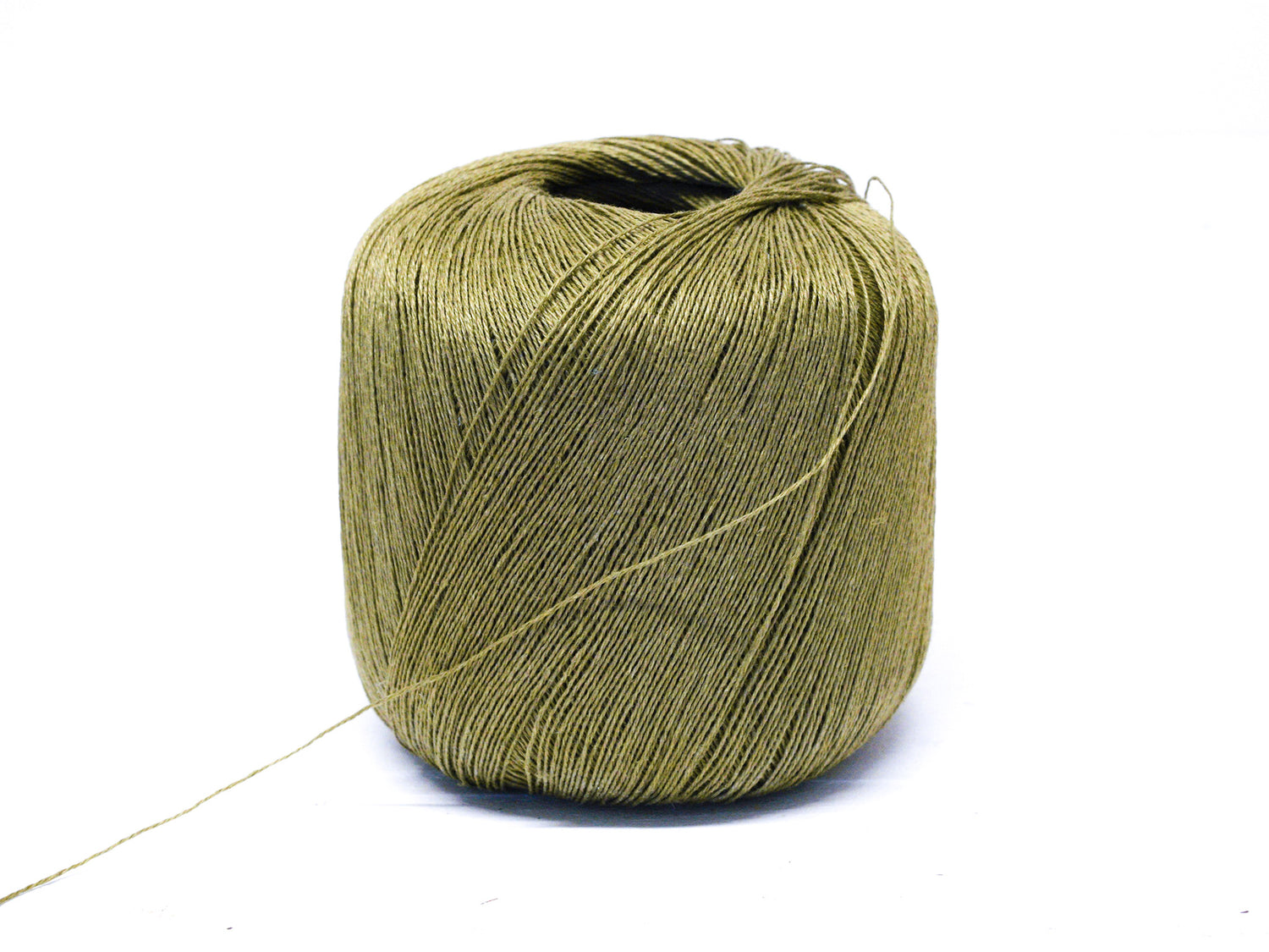 Linen yarn in pistachio green color 100g/600m