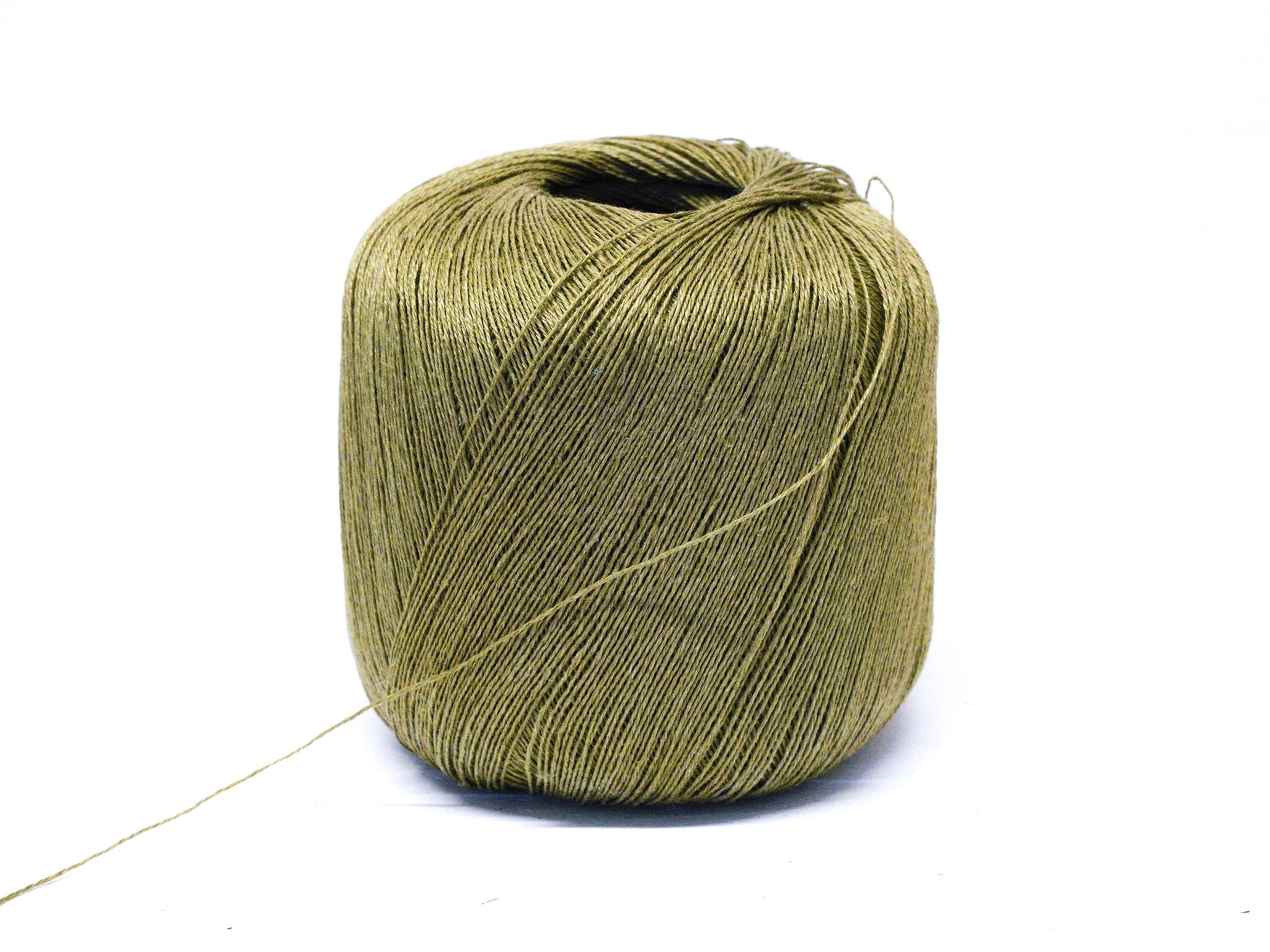Linen yarn in pistachio green color 100g/600m