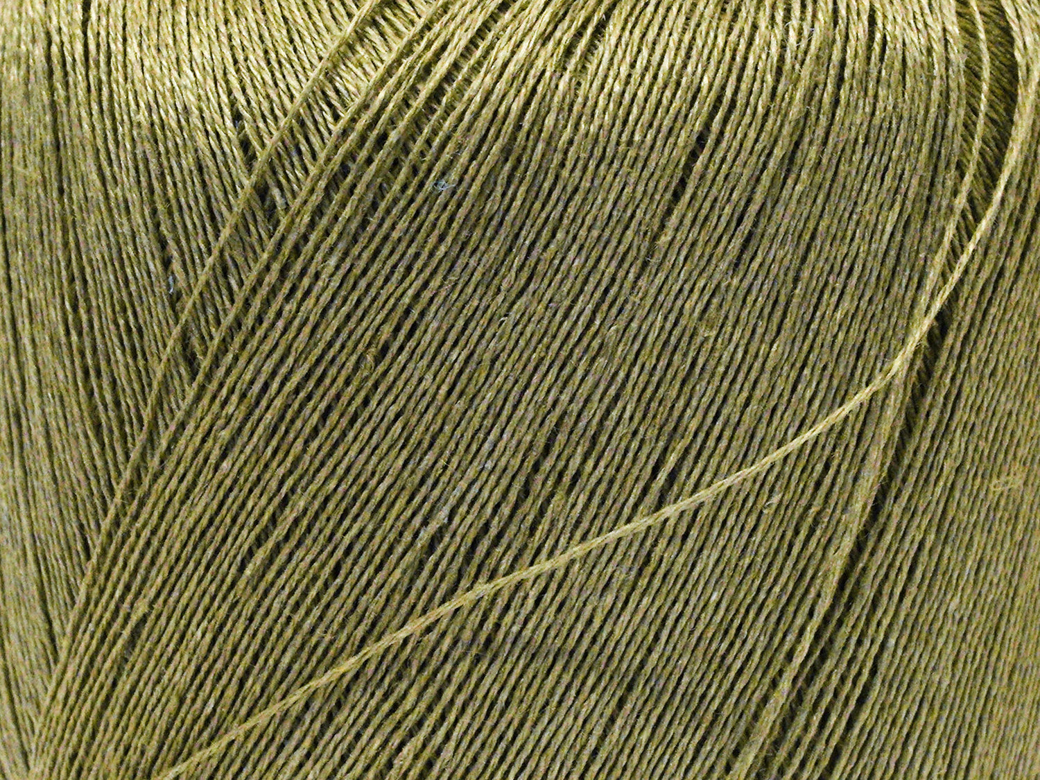 Linen yarn in pistachio green color 100g/600m