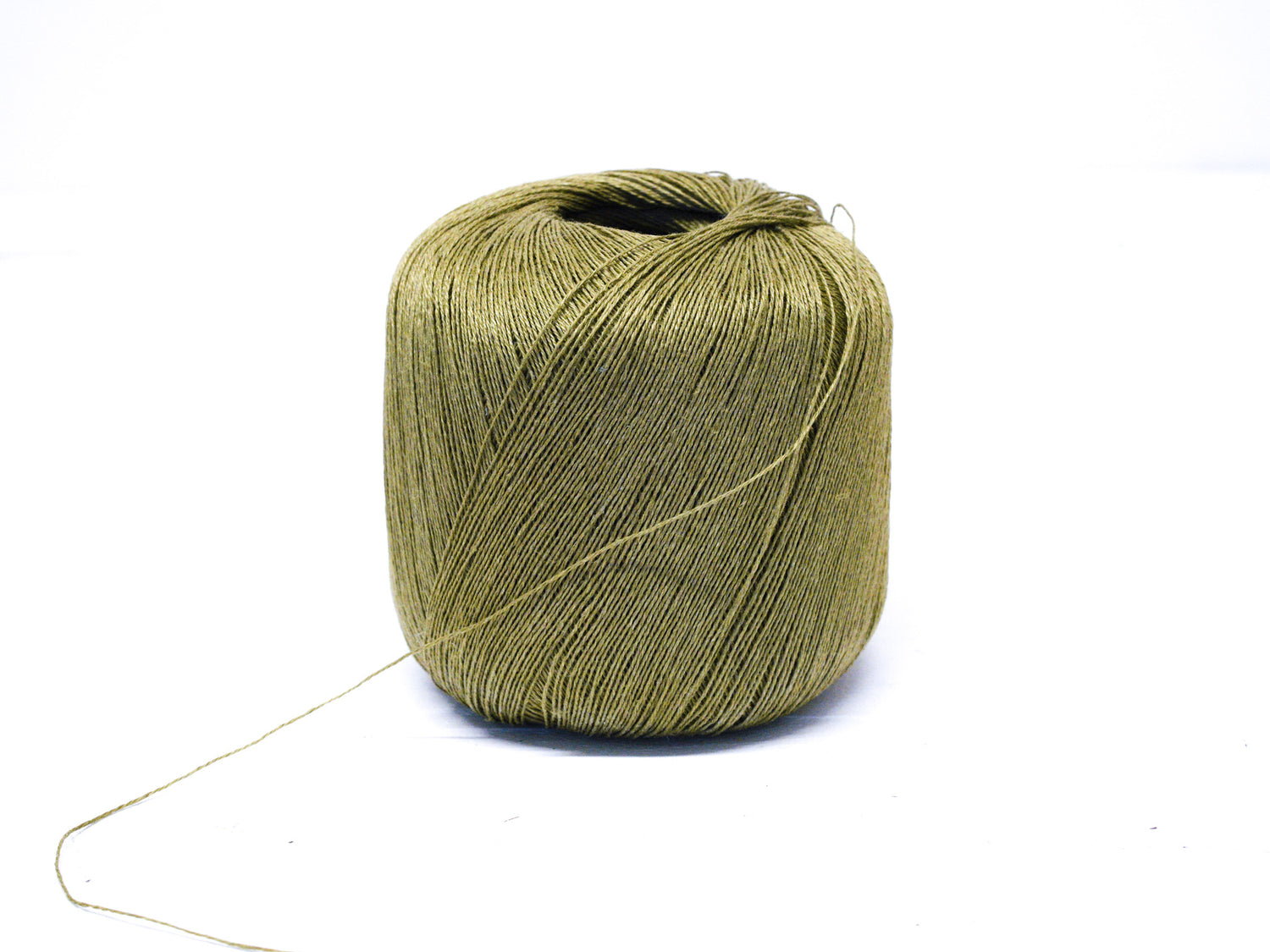 Linen yarn in pistachio green color 100g/600m