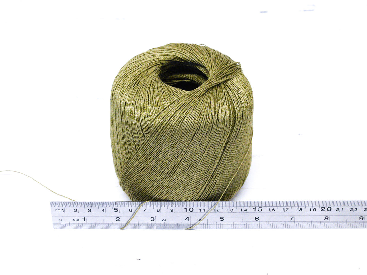 Linen yarn in pistachio green color 100g/600m