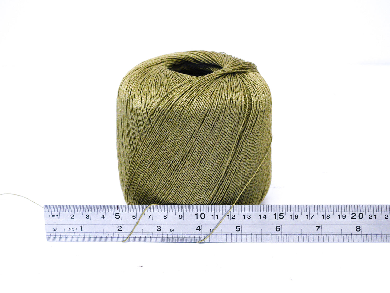 Linen yarn in pistachio green color 100g/600m