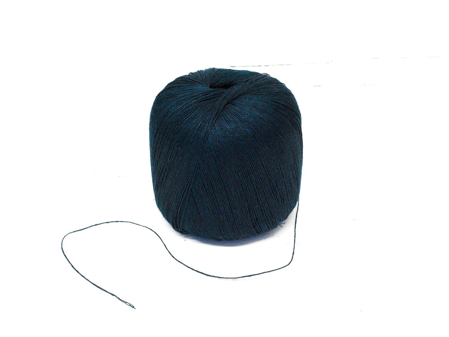 Emerald blue 100% linen yarn - 100g/600m