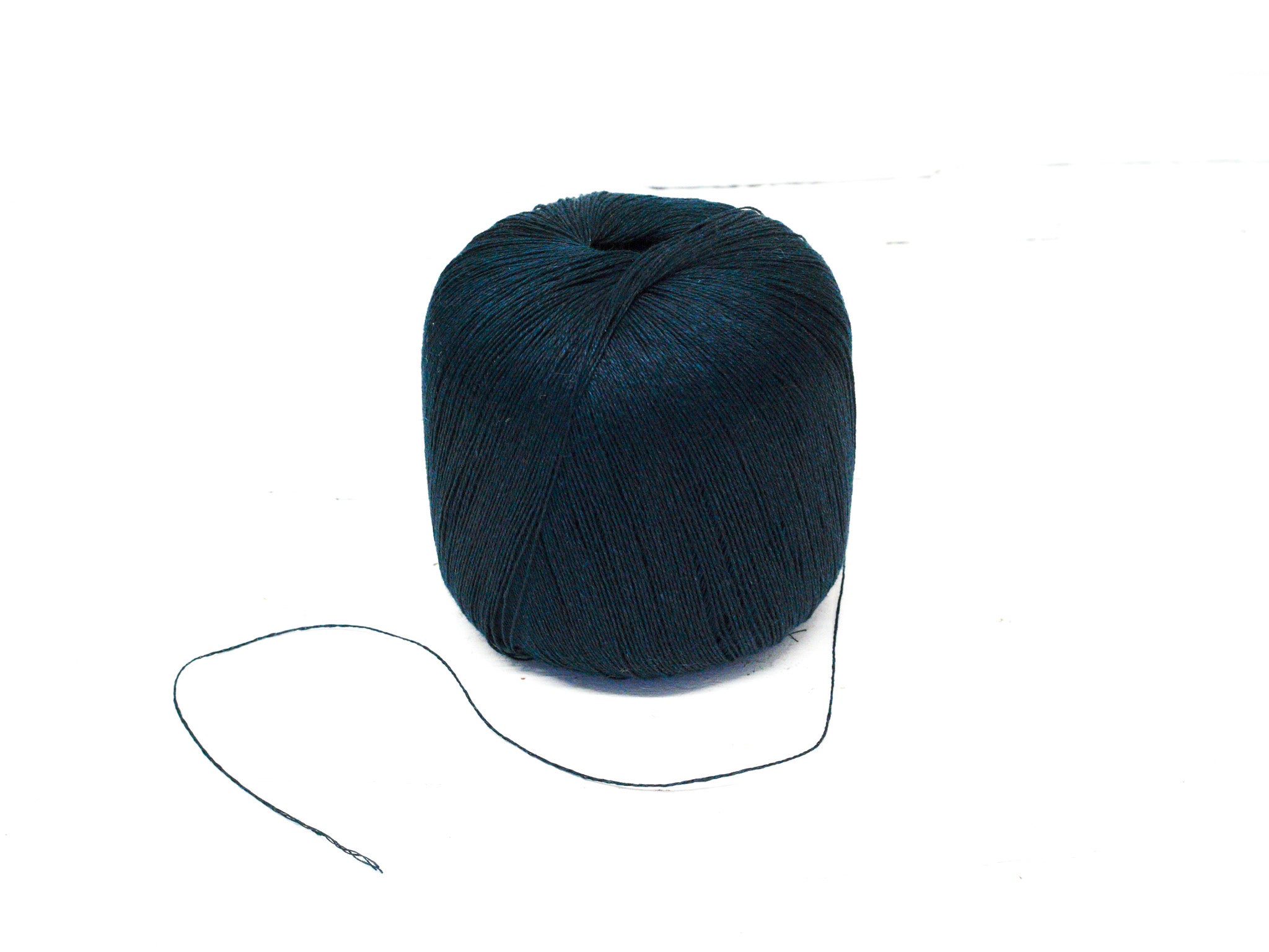 Emerald blue 100% linen yarn - 100g/600m
