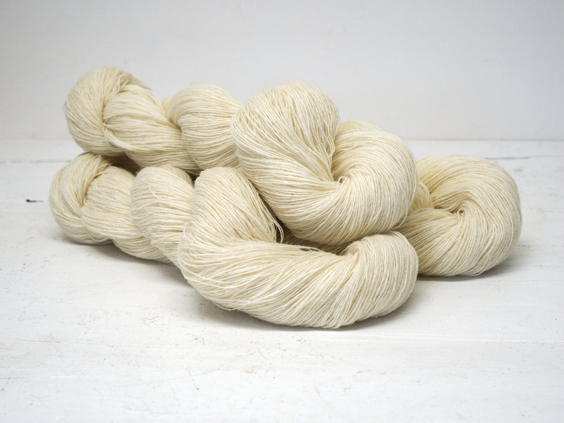 Milk white New Zealand 100% lace un twisted wool 7/1  - 100g/700m
